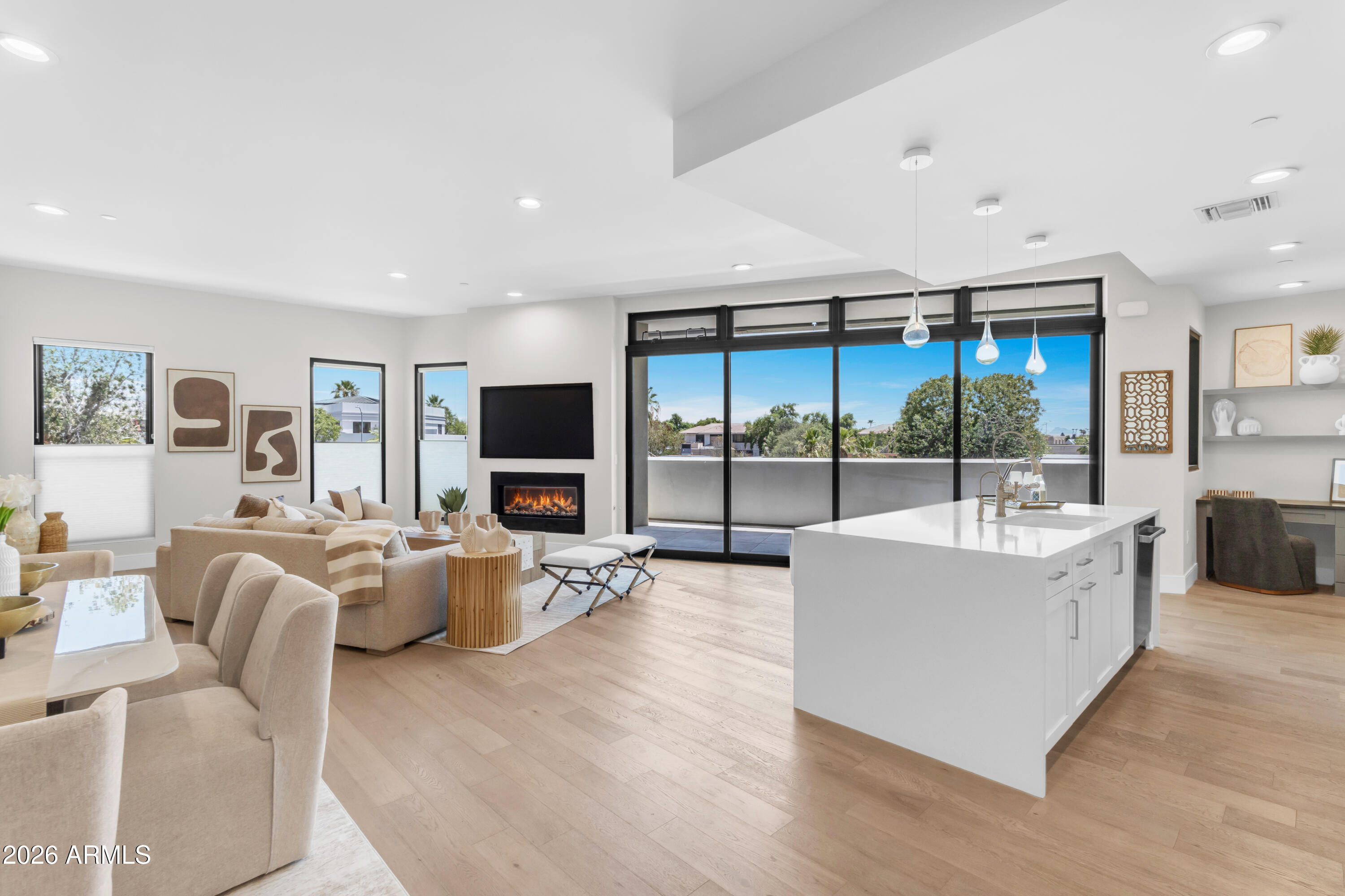 7502 E MAIN Street 2004, Scottsdale, AZ 85251