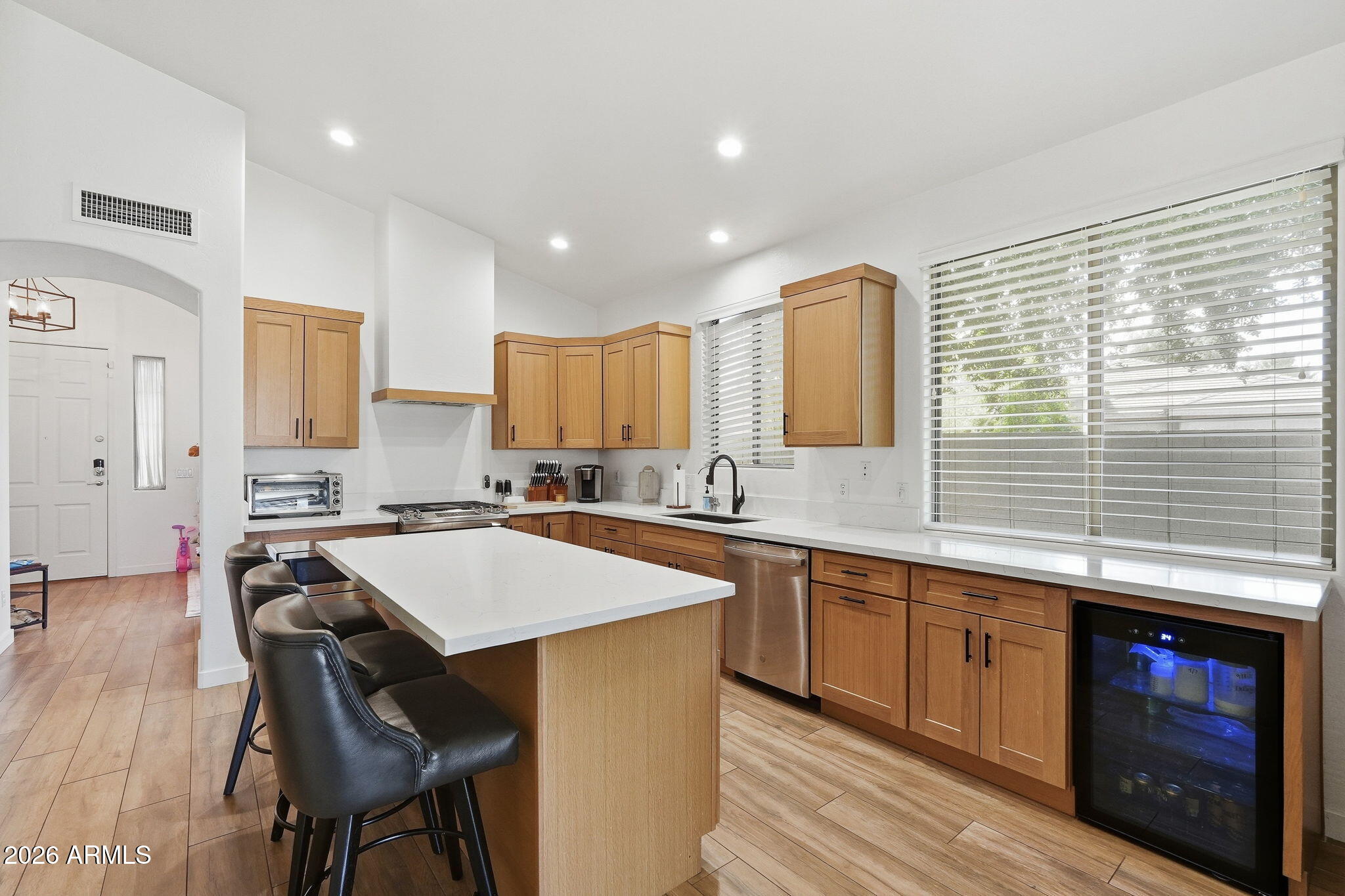 2420 E DARREL Road, Phoenix, AZ 85042
