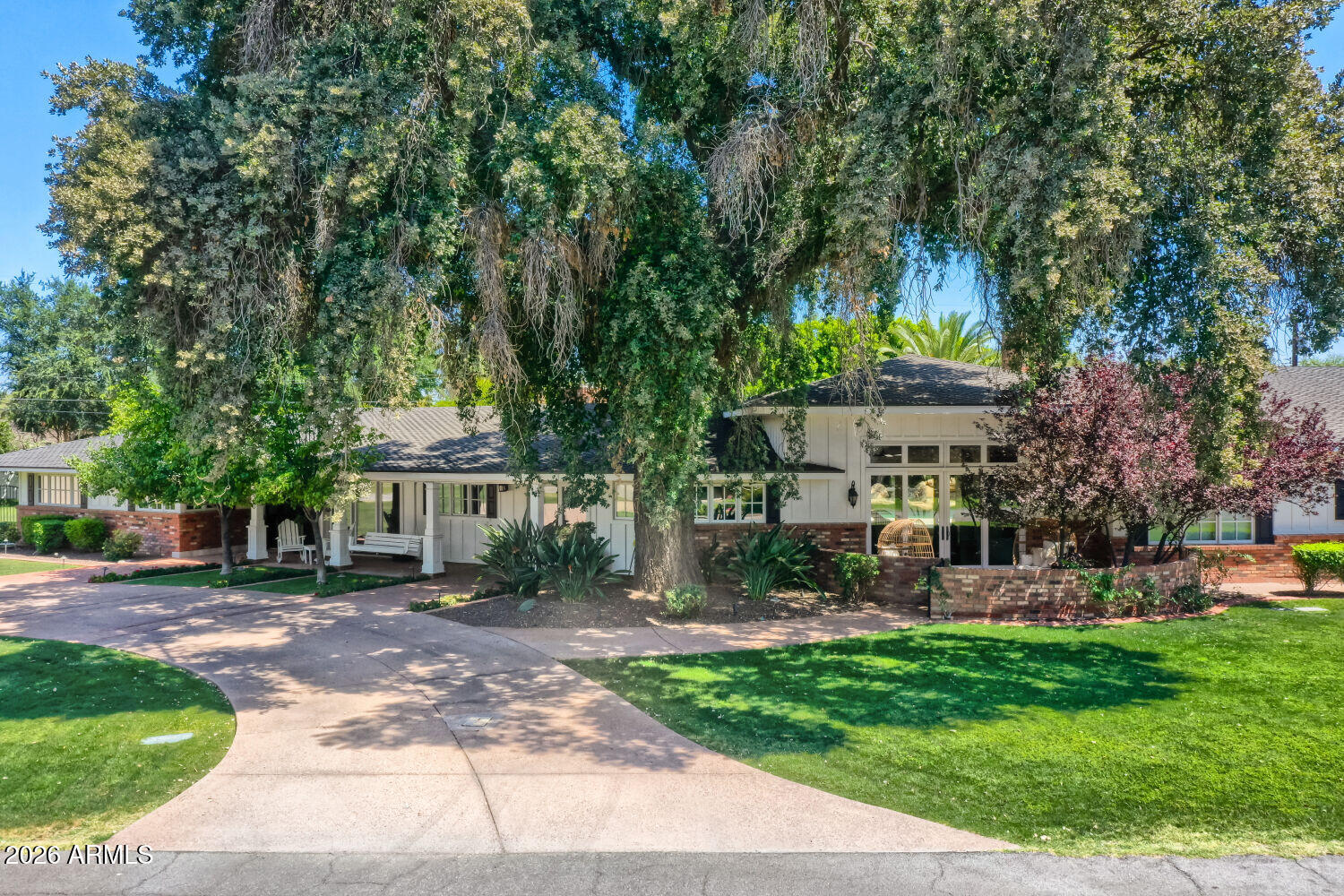 330 W LAWRENCE Road, Phoenix, AZ 85013