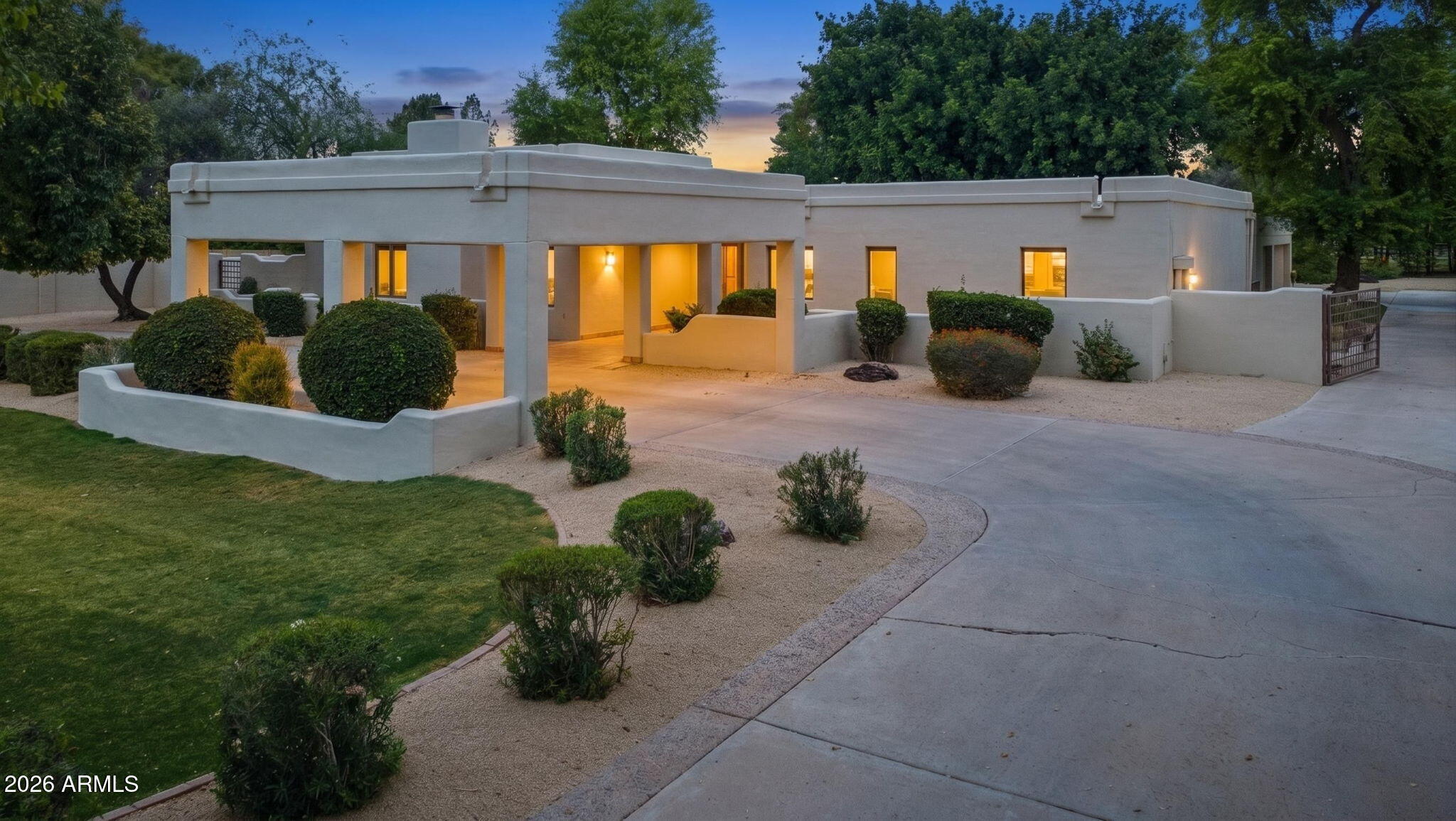 2002 E CAROLINE Lane, Tempe, AZ 85284