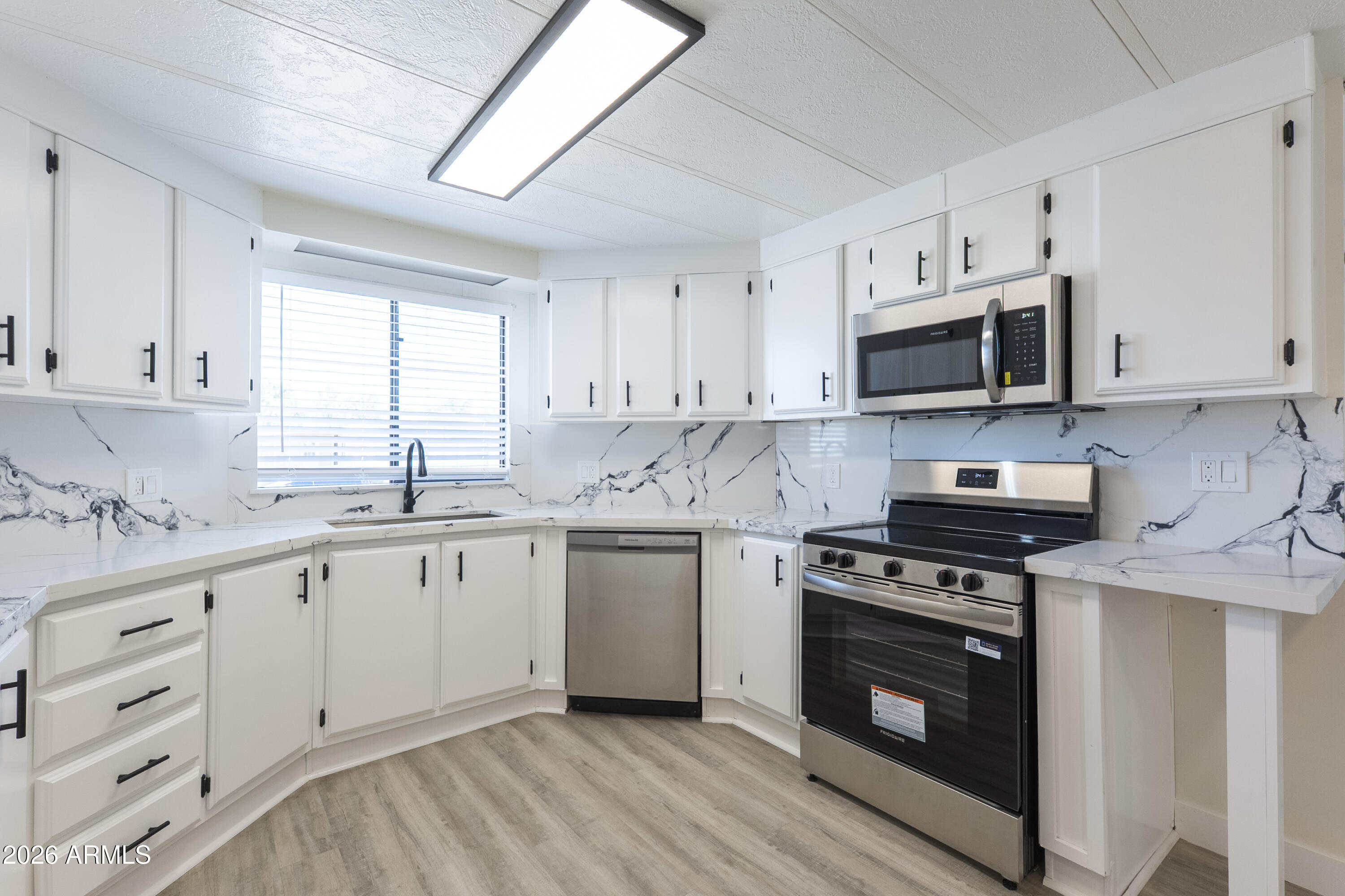 8946 E OHIO Avenue, Sun Lakes, AZ 85248