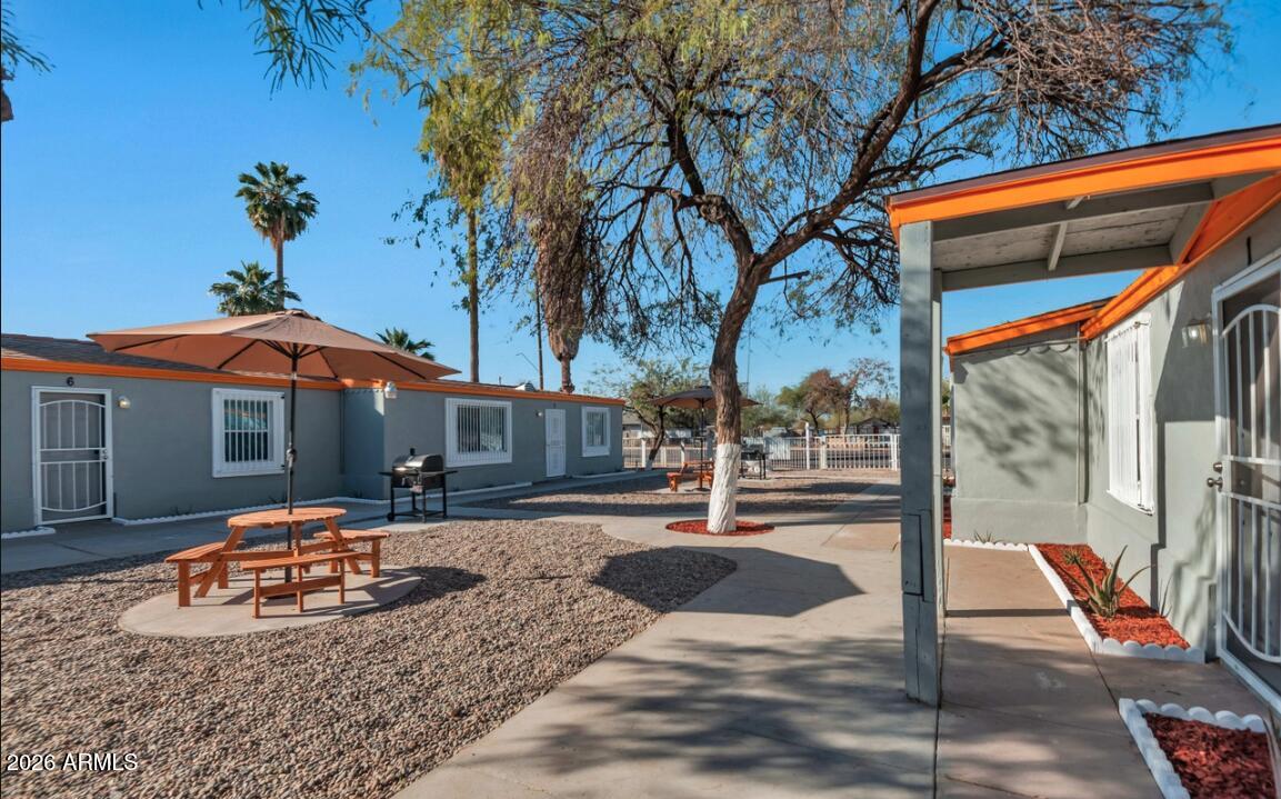 909 S 35TH Avenue, Phoenix, AZ 85009