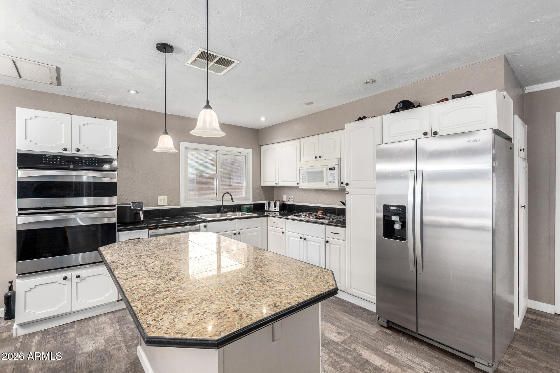 2001 W SURREY Avenue, Phoenix, AZ 85029
