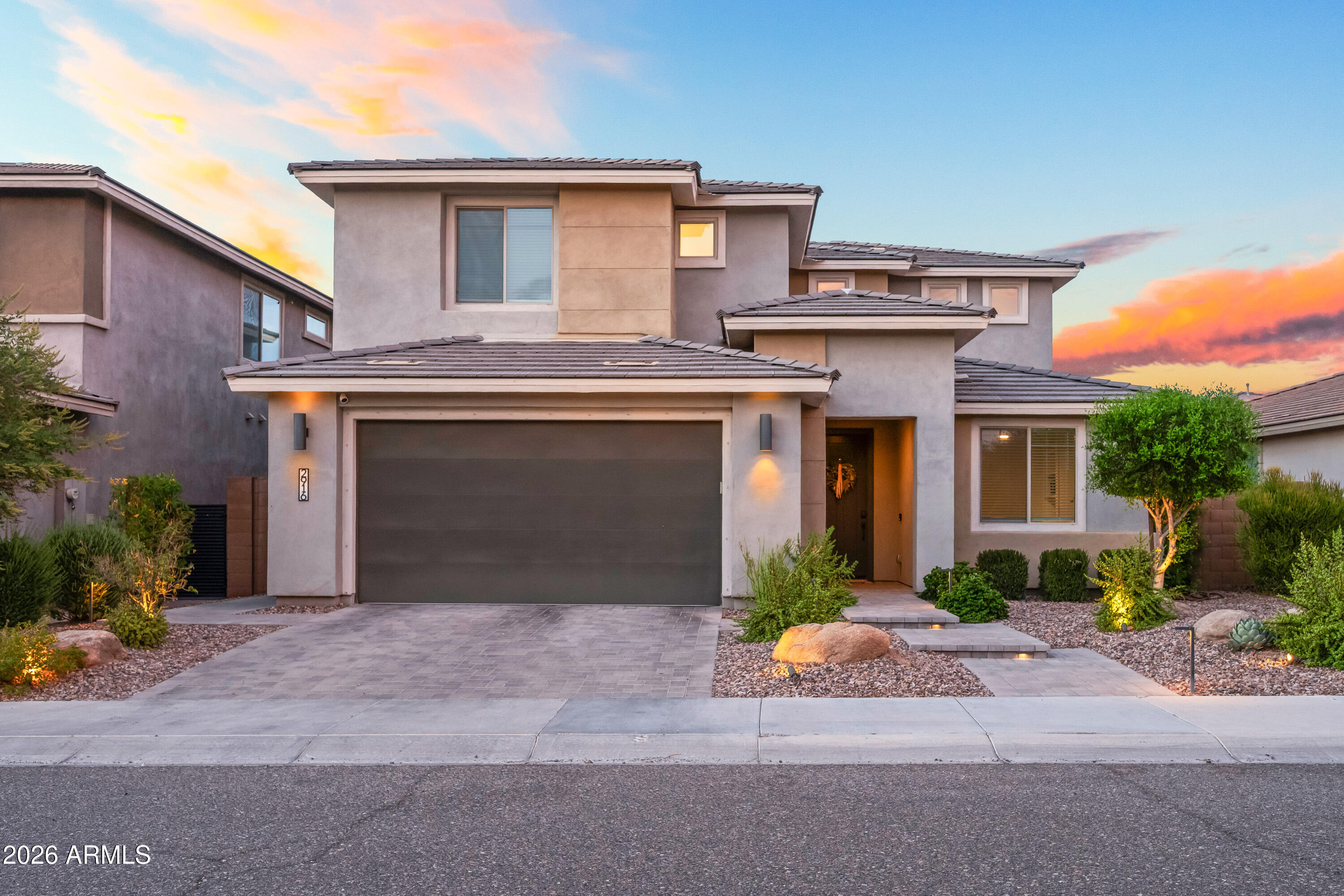 2916 E TINA Drive, Phoenix, AZ 85050