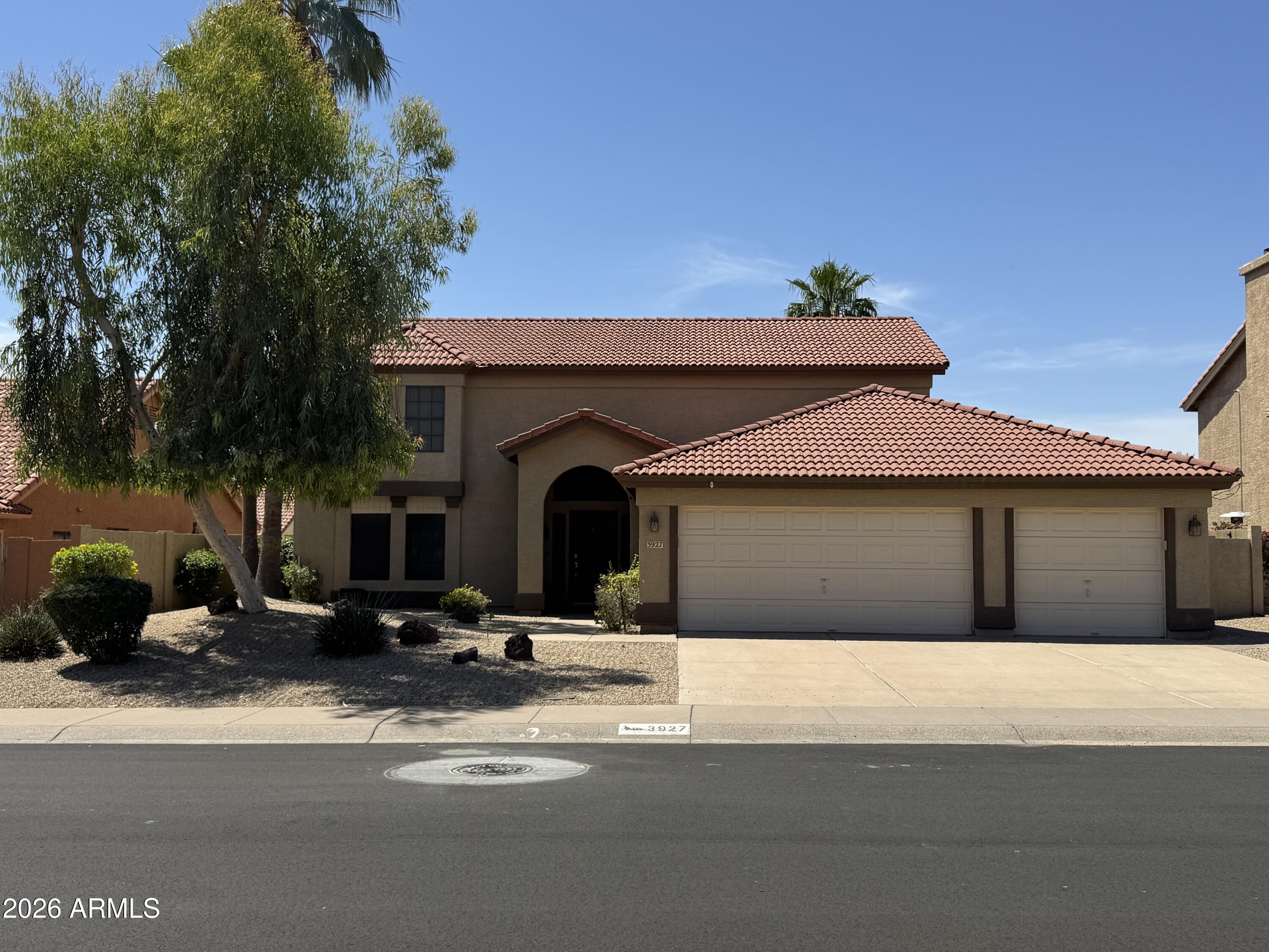 3927 E LAVENDER Lane, Phoenix, AZ 85044
