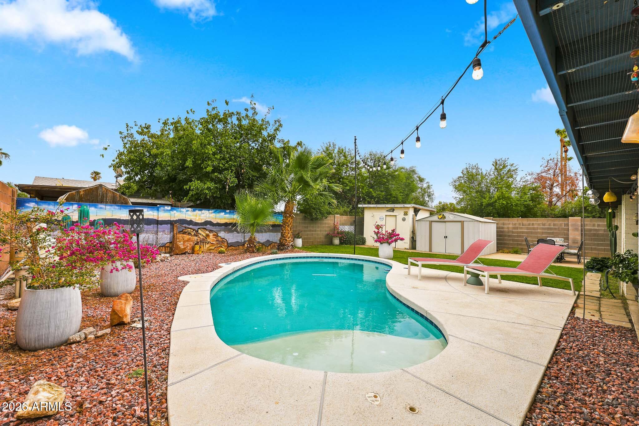 9219 N 55th Avenue, Glendale, AZ 85302