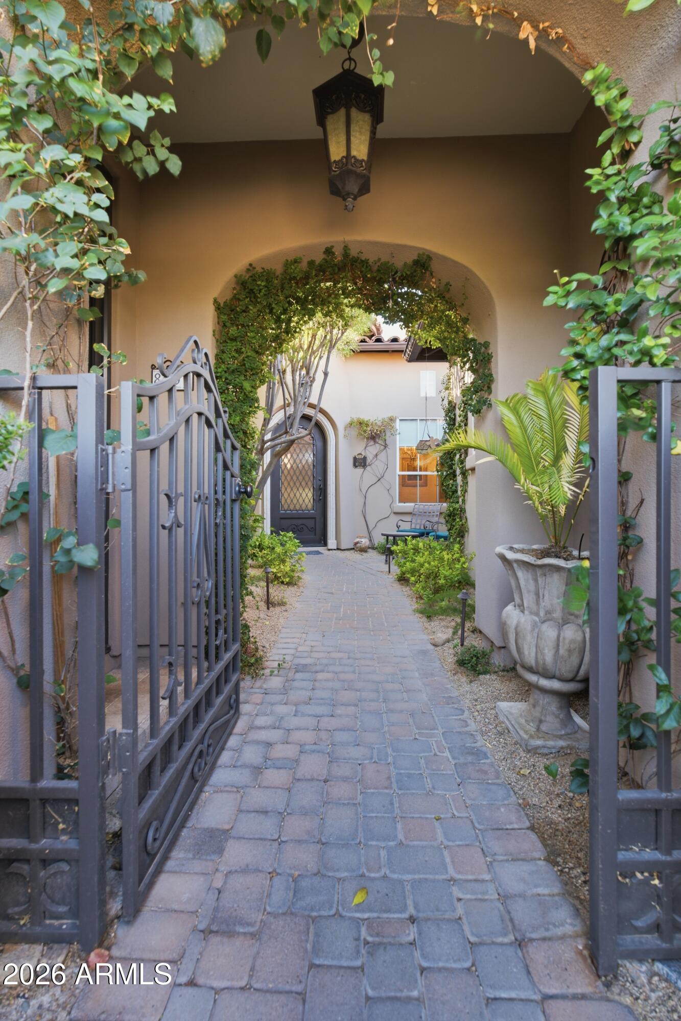 8932 E MOUNTAIN SPRING Road, Scottsdale, AZ 85255