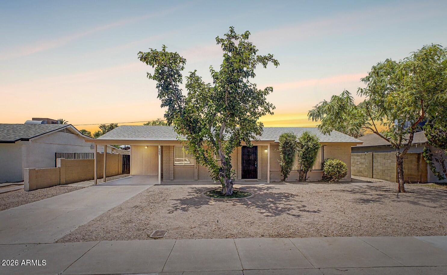 3235 W COUNTRY GABLES Drive, Phoenix, AZ 85053