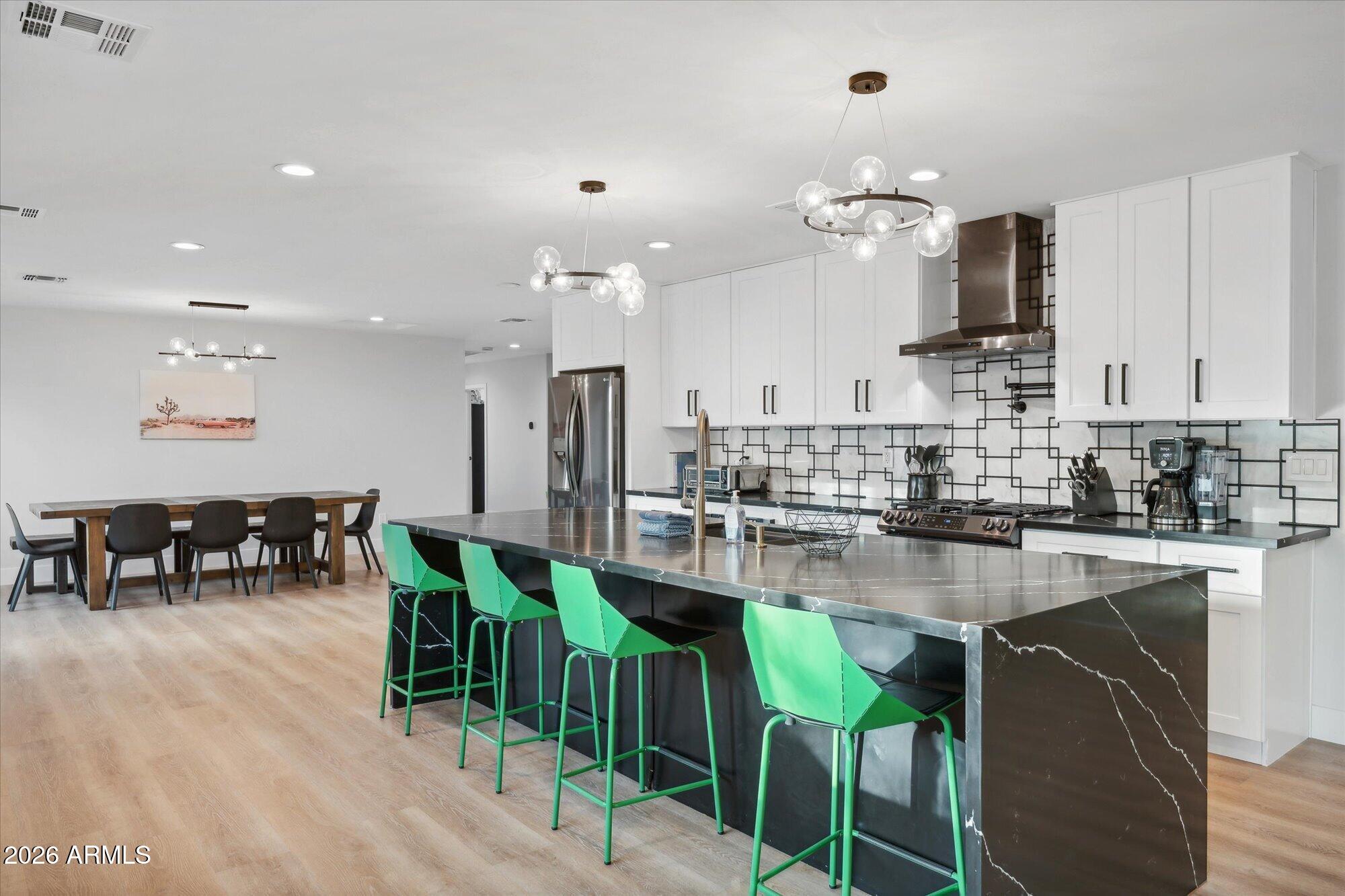 3802 E PICCADILLY Road, Phoenix, AZ 85018