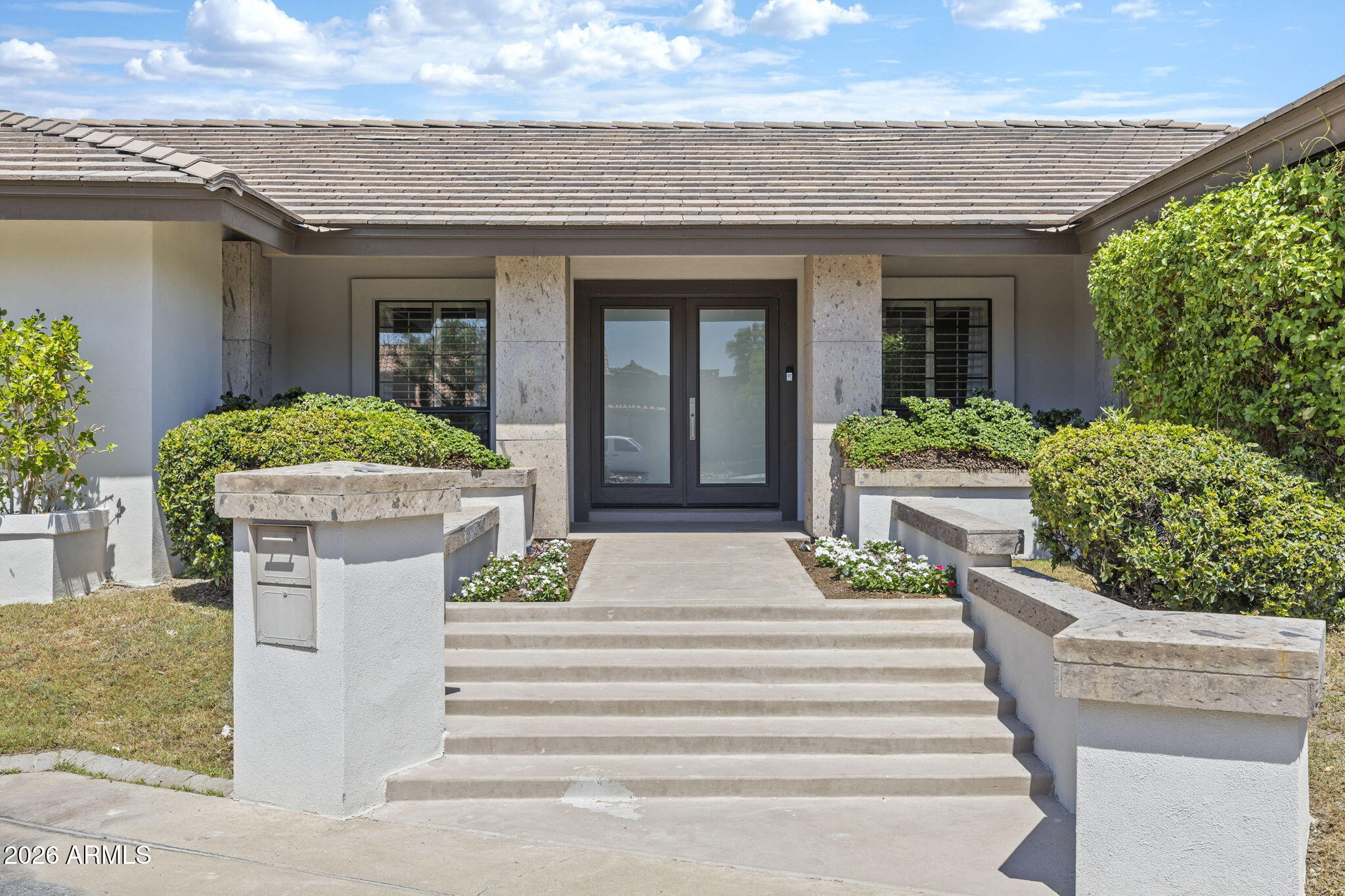 2412 E MONTEBELLO Avenue, Phoenix, AZ 85016