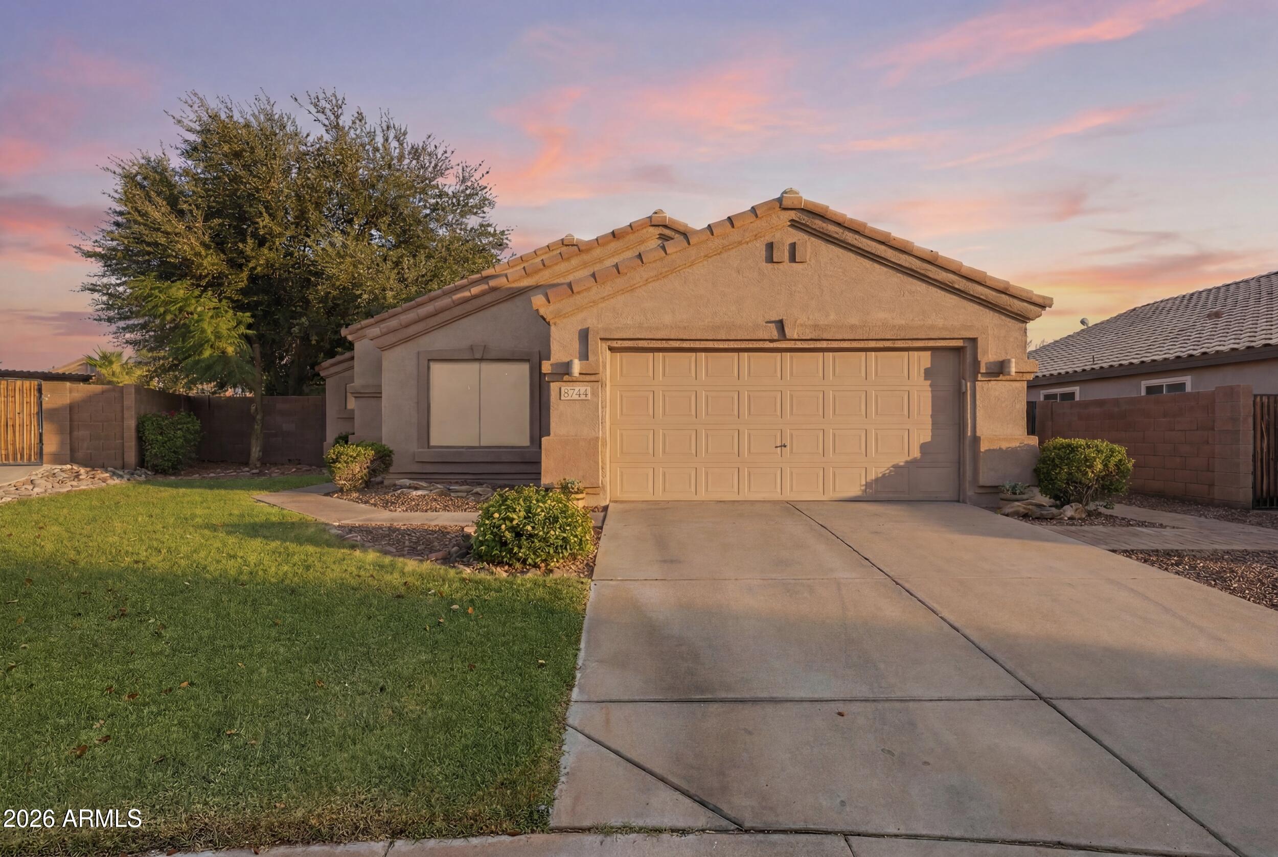 8744 W LONE CACTUS Drive, Peoria, AZ 85382