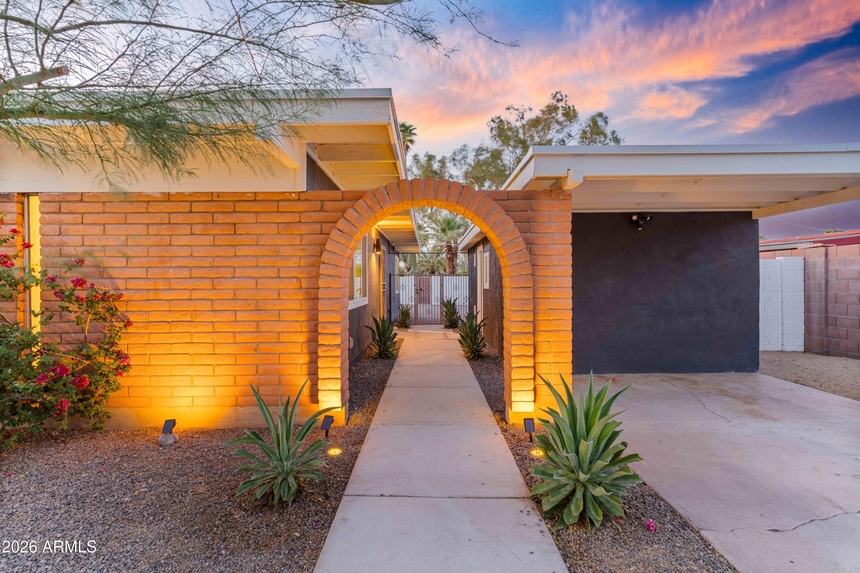 3728 E SUNNYSIDE Drive, Phoenix, AZ 85028