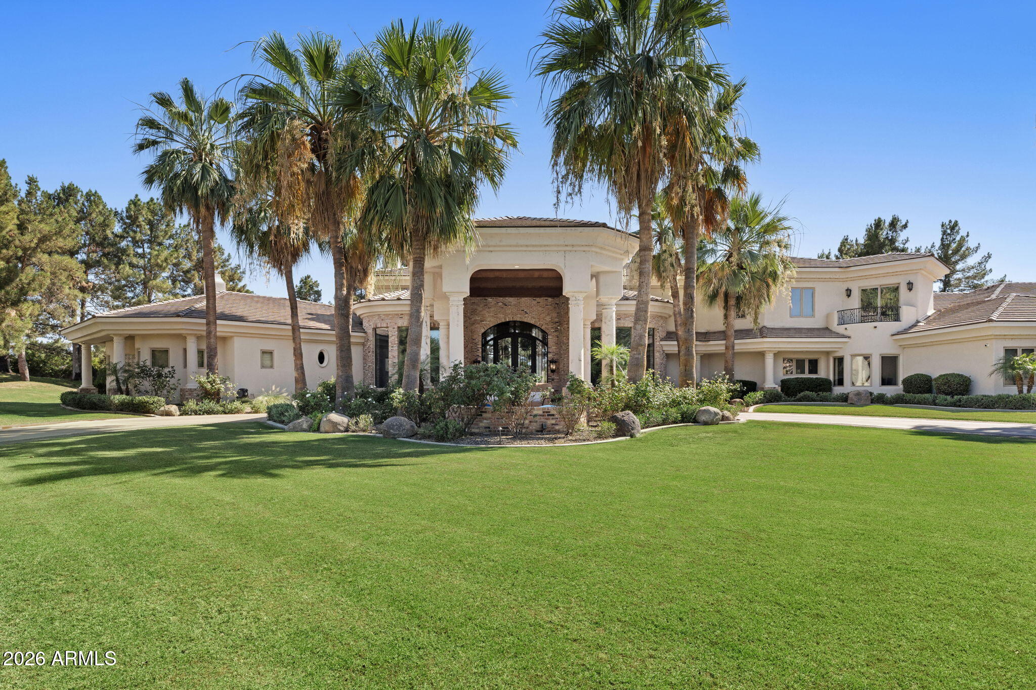 7 E OAKWOOD HILLS Drive, Chandler, AZ 85248