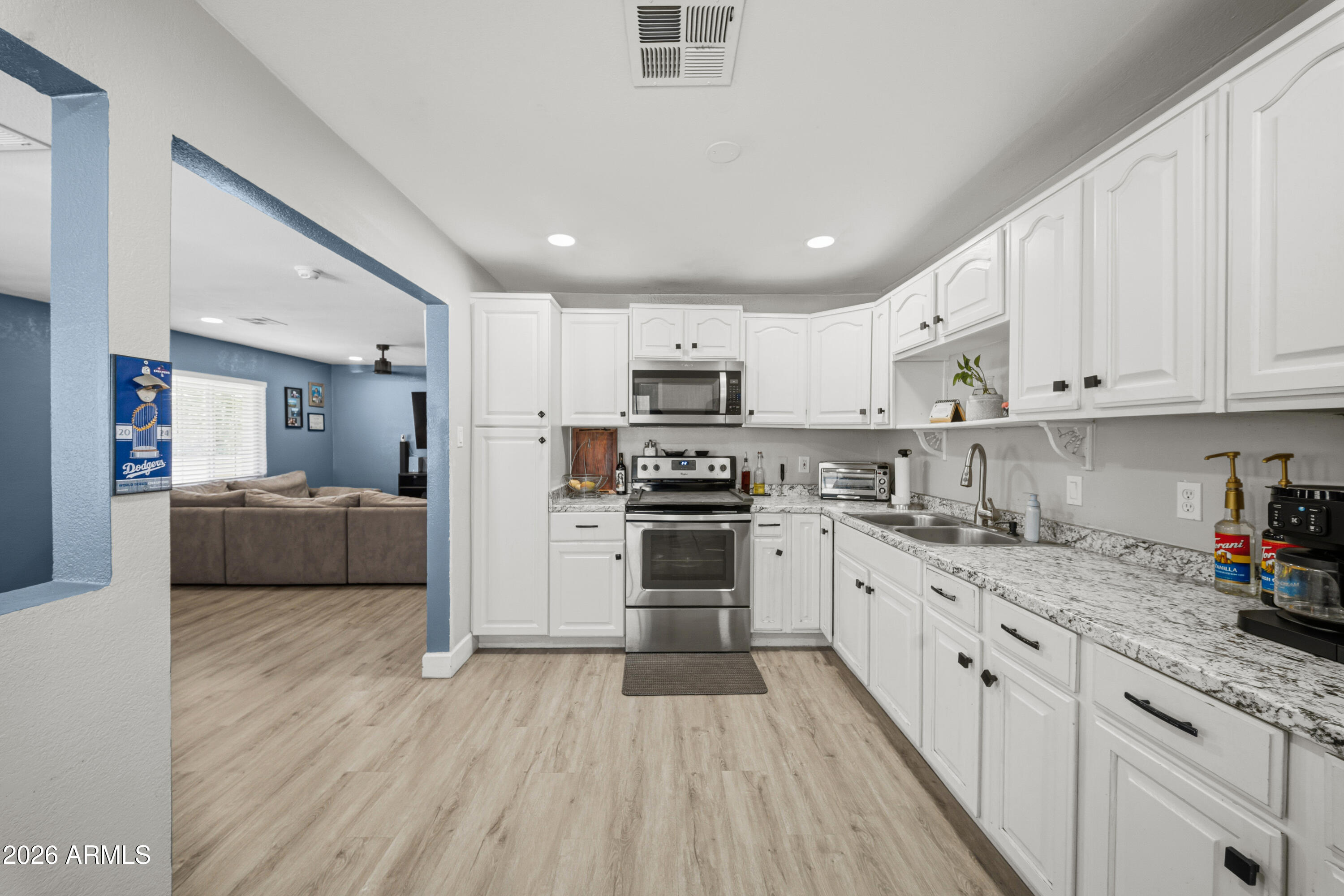 2006 W MONROE Street, Phoenix, AZ 85009
