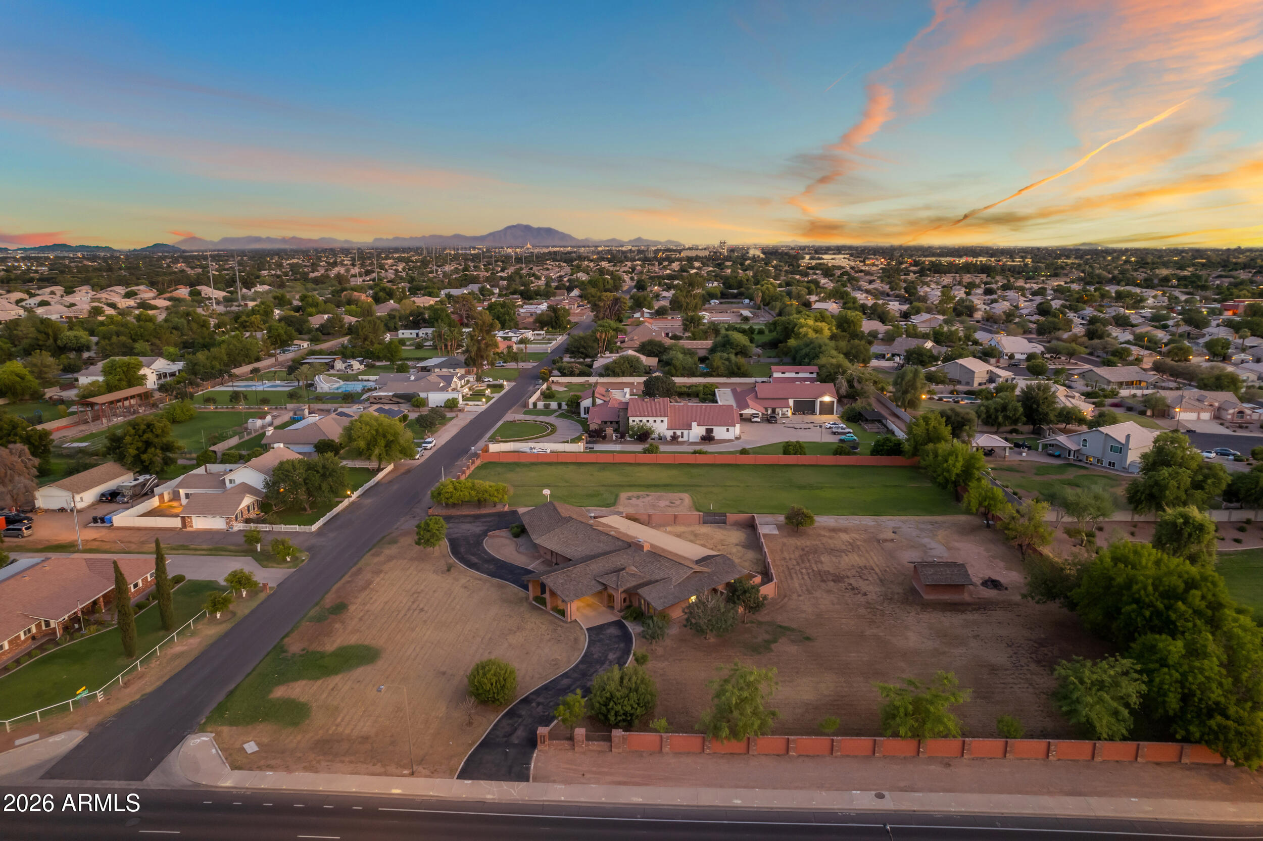 1821 E ELLIOT Road, Gilbert, AZ 85234