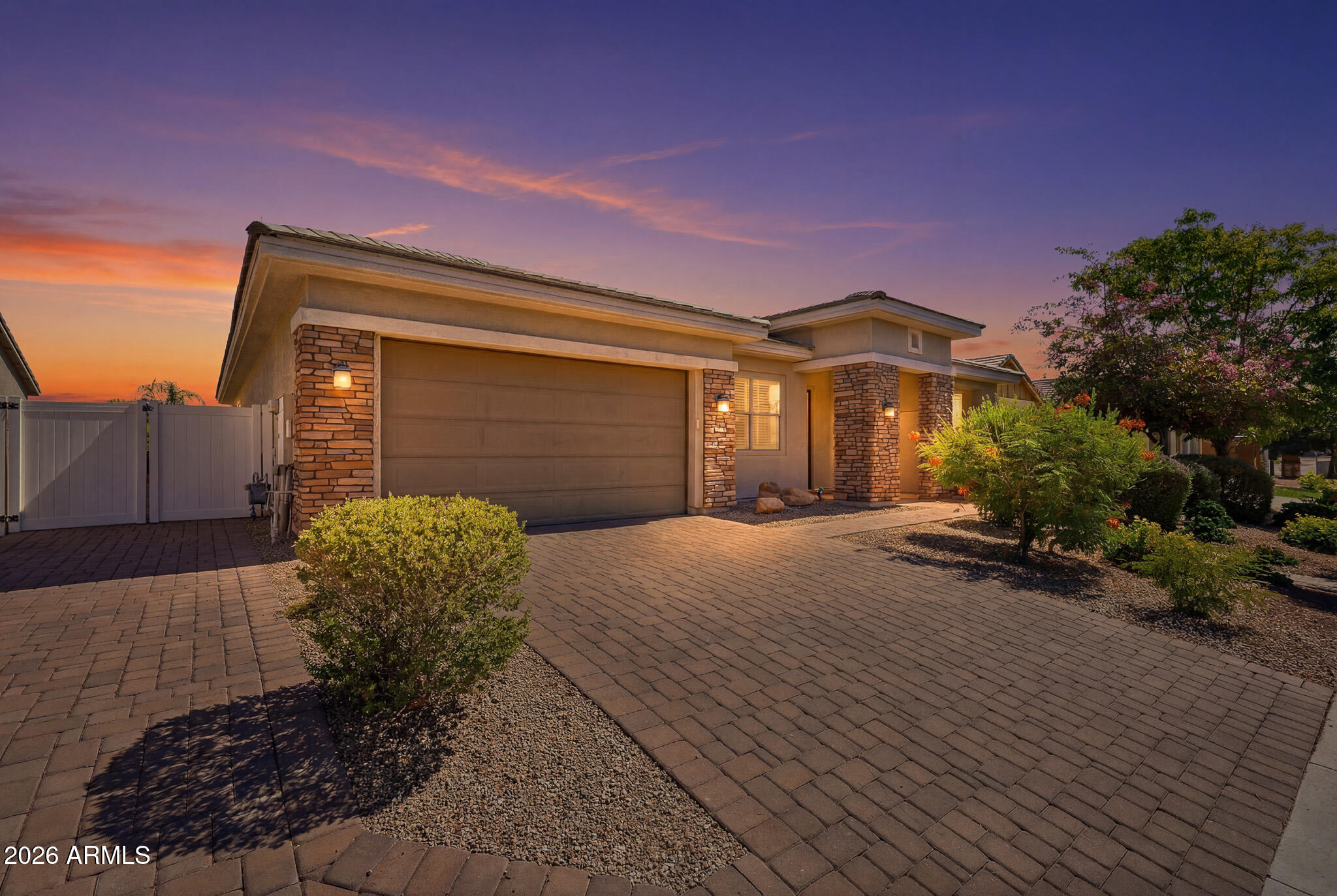 2522 E PLEASANT Lane, Phoenix, AZ 85042