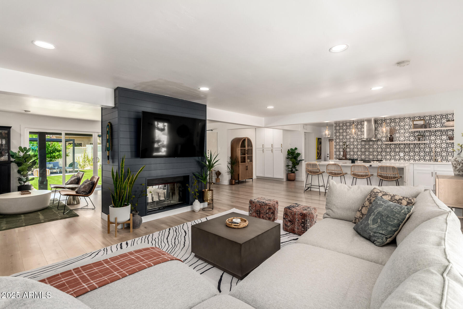 8112 N 10TH Place, Phoenix, AZ 85020