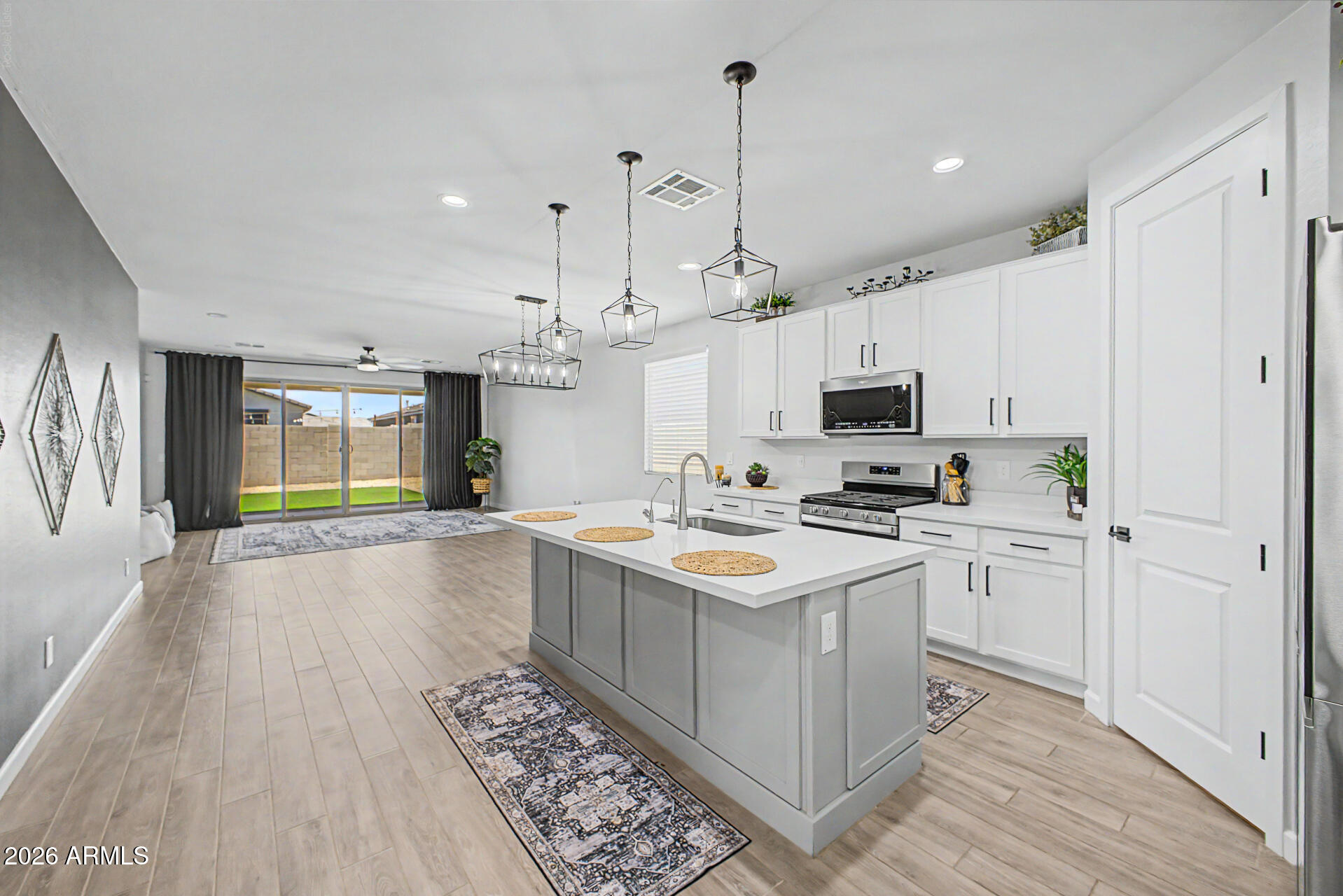 11236 E UPTON Avenue, Mesa, AZ 85212
