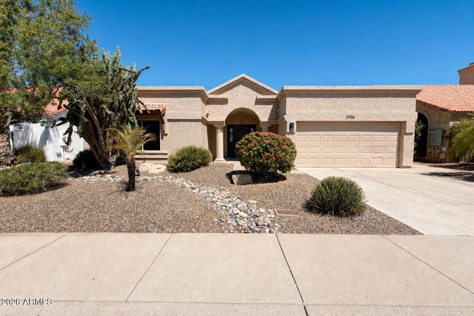 3906 E AMBERWOOD Drive, Phoenix, AZ 85048