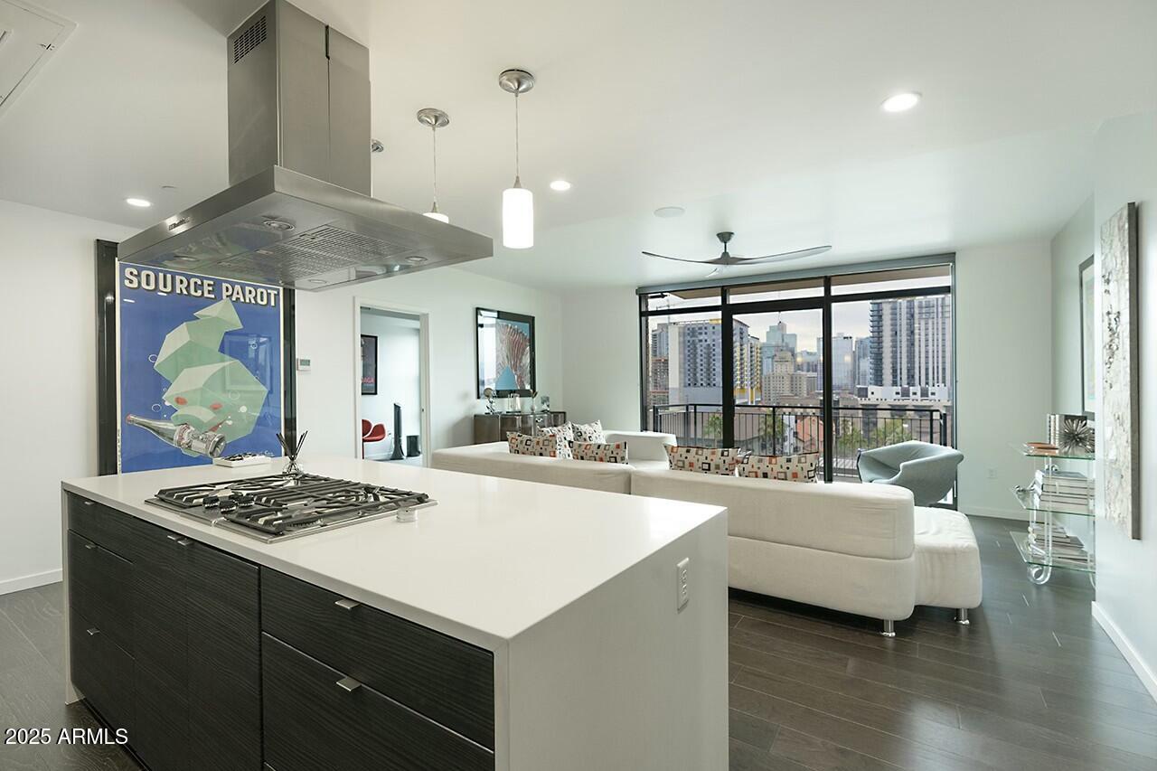 200 W PORTLAND Street 817, Phoenix, AZ 85003