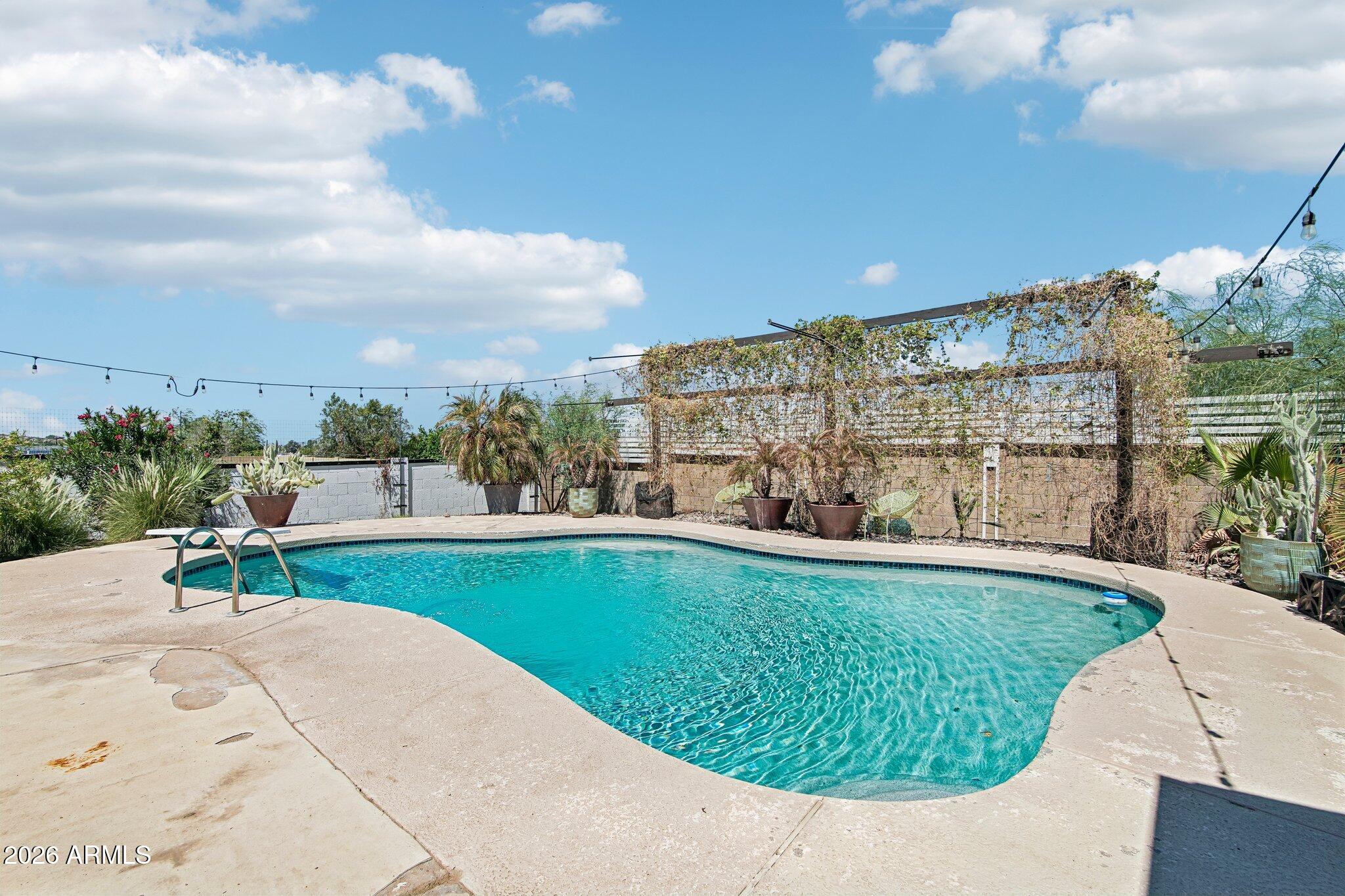 2460 E CLAIRE Drive, Phoenix, AZ 85032