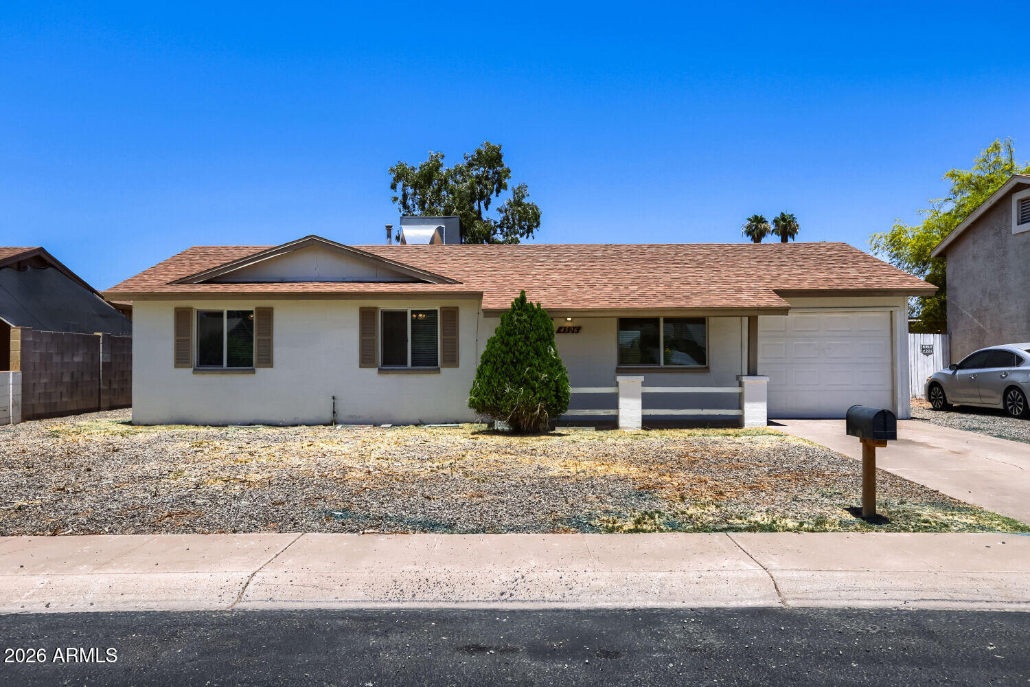 4526 E BURGESS Lane, Phoenix, AZ 85042