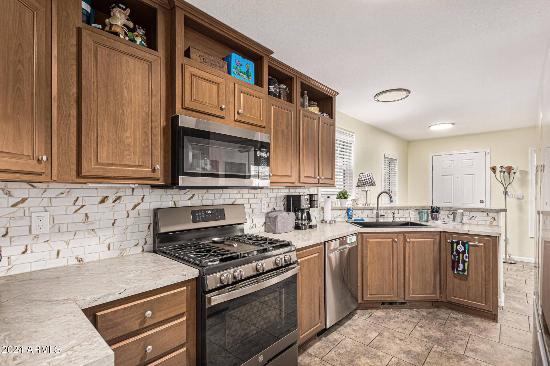 10220 E APACHE Trail 213, Apache Junction, AZ 85120