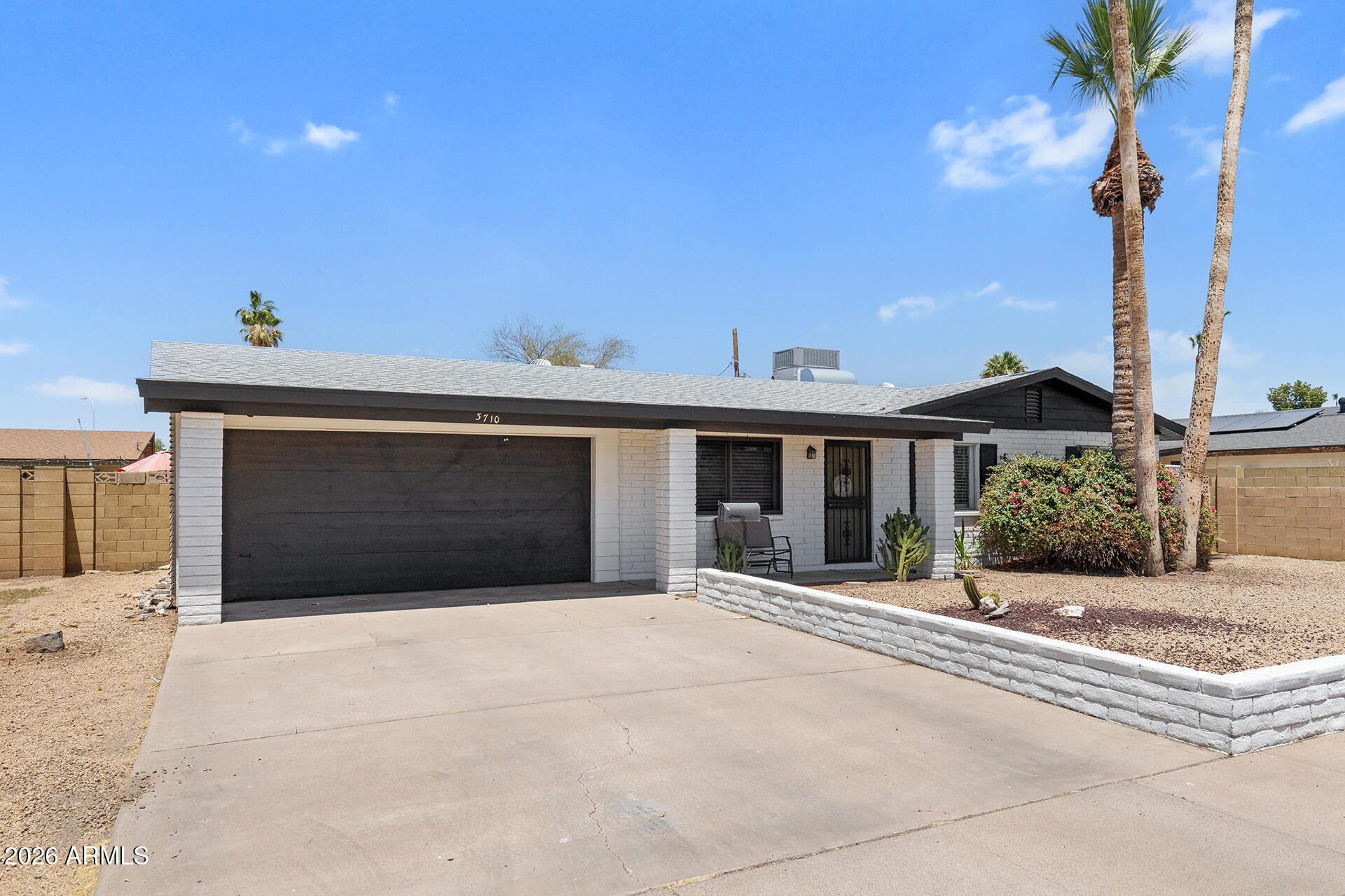 3710 W CARON Street, Phoenix, AZ 85051