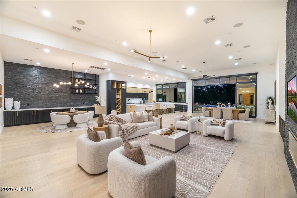 11681 E COCHISE Drive, Scottsdale, AZ 85259