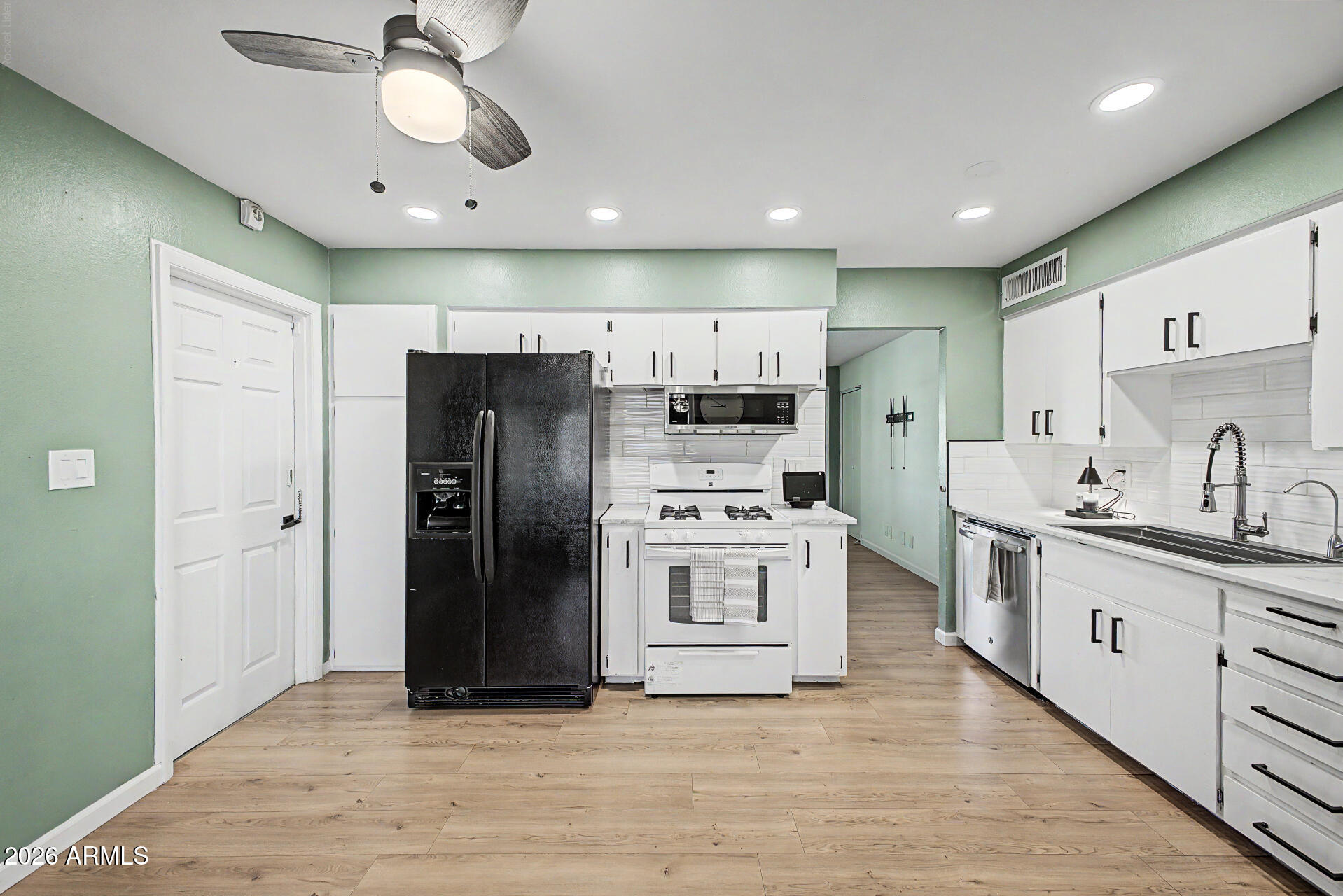 2045 W CHOLLA Street, Phoenix, AZ 85029