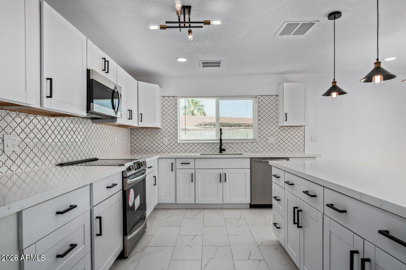 15248 N 38TH Street, Phoenix, AZ 85032