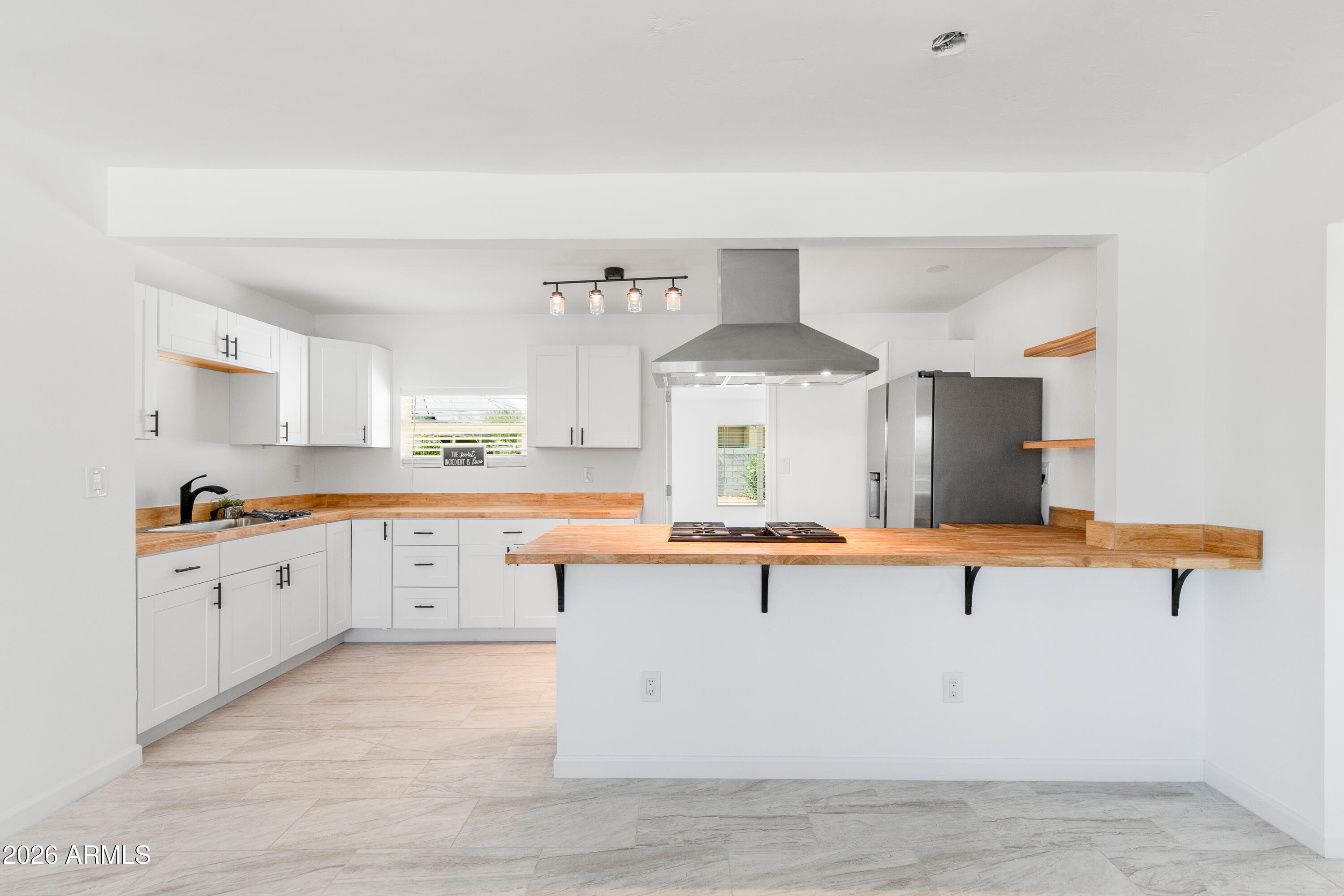 718 W 3RD Place, Mesa, AZ 85201