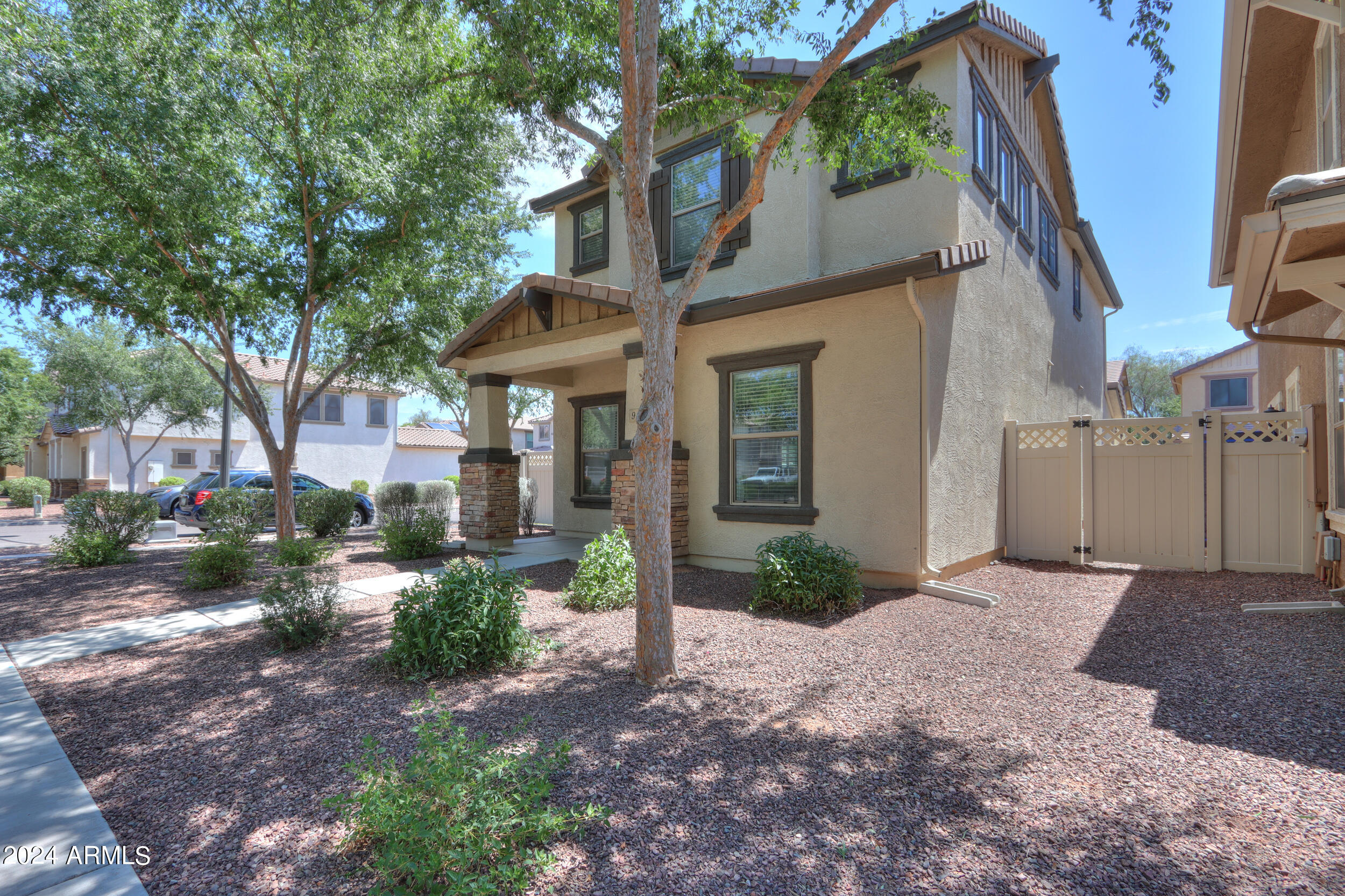 986 Hawk Lane, Gilbert, AZ, 85296 — assumable FHA mortgage at 6.39%