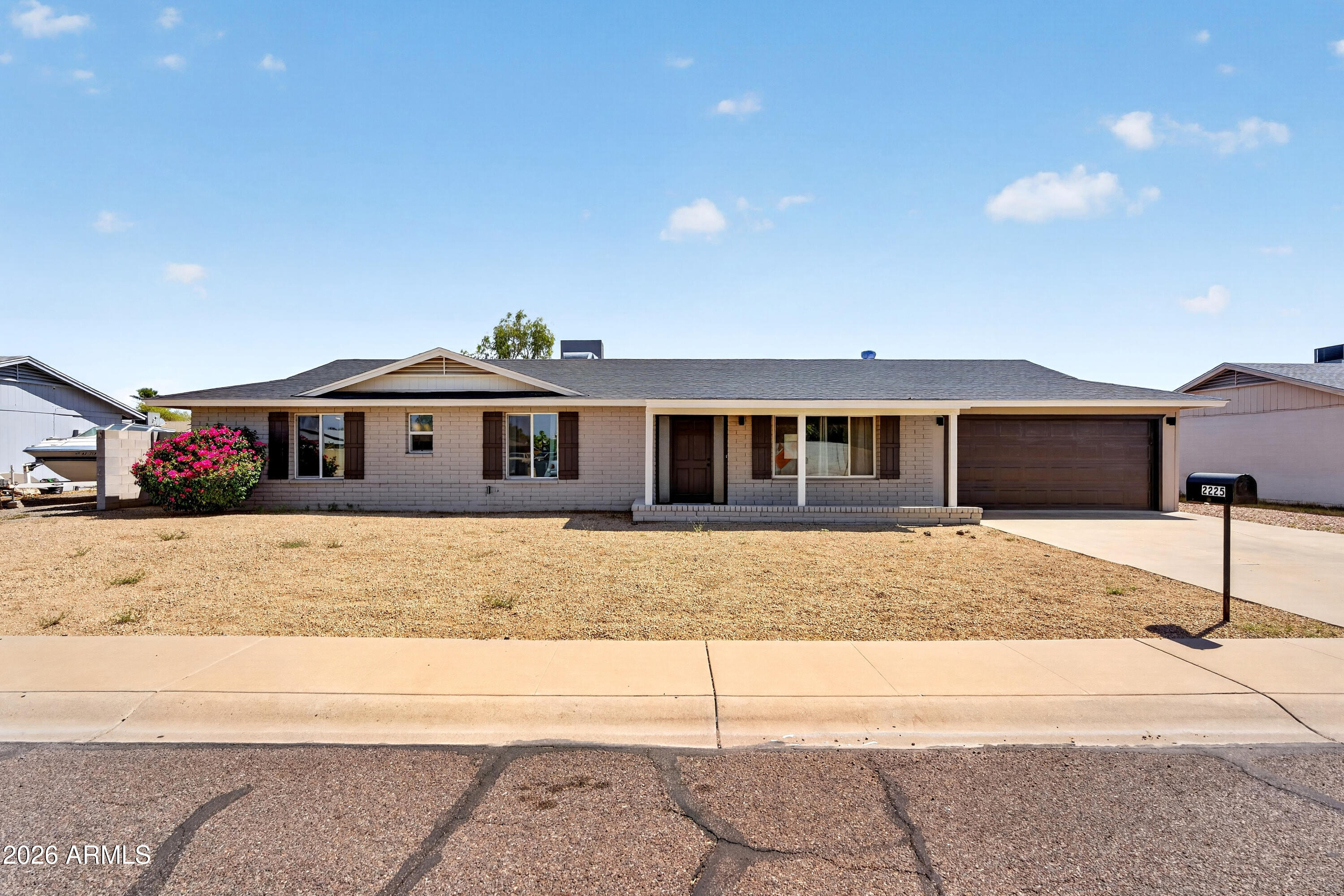2225 W TOPEKA Drive, Phoenix, AZ 85027