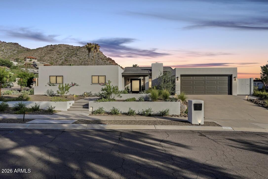 2221 E Nicolet Avenue, Phoenix, AZ 85020