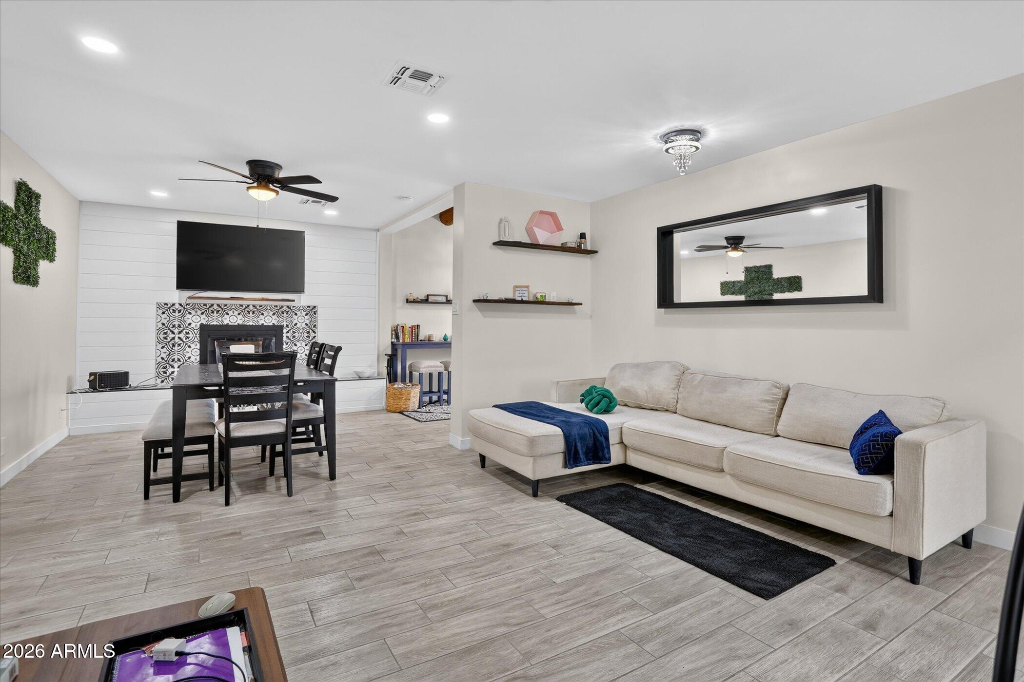 2334 W AUGUSTA Avenue, Phoenix, AZ 85021