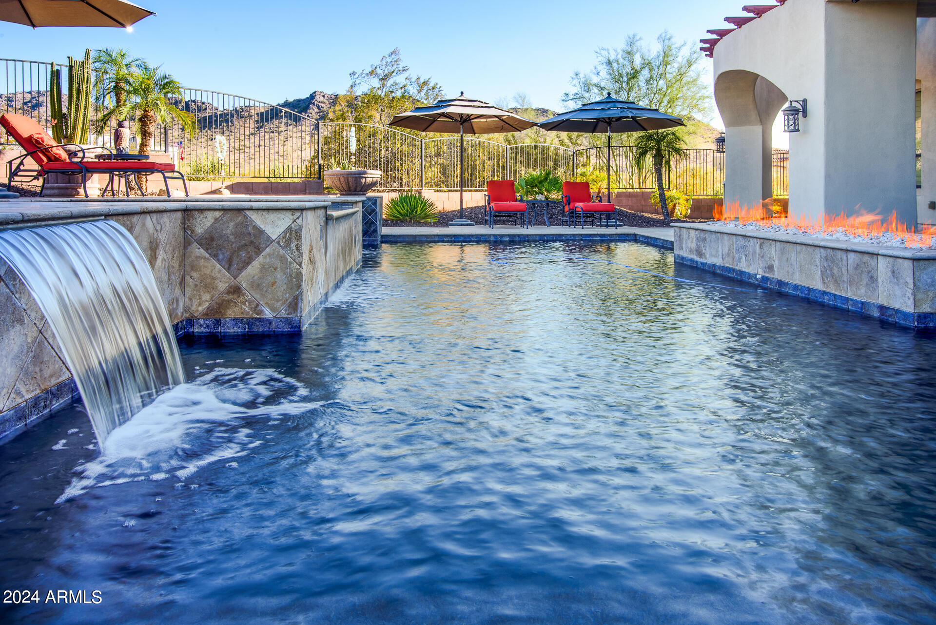 9233 S KRISTA Drive E, Goodyear, AZ 85338