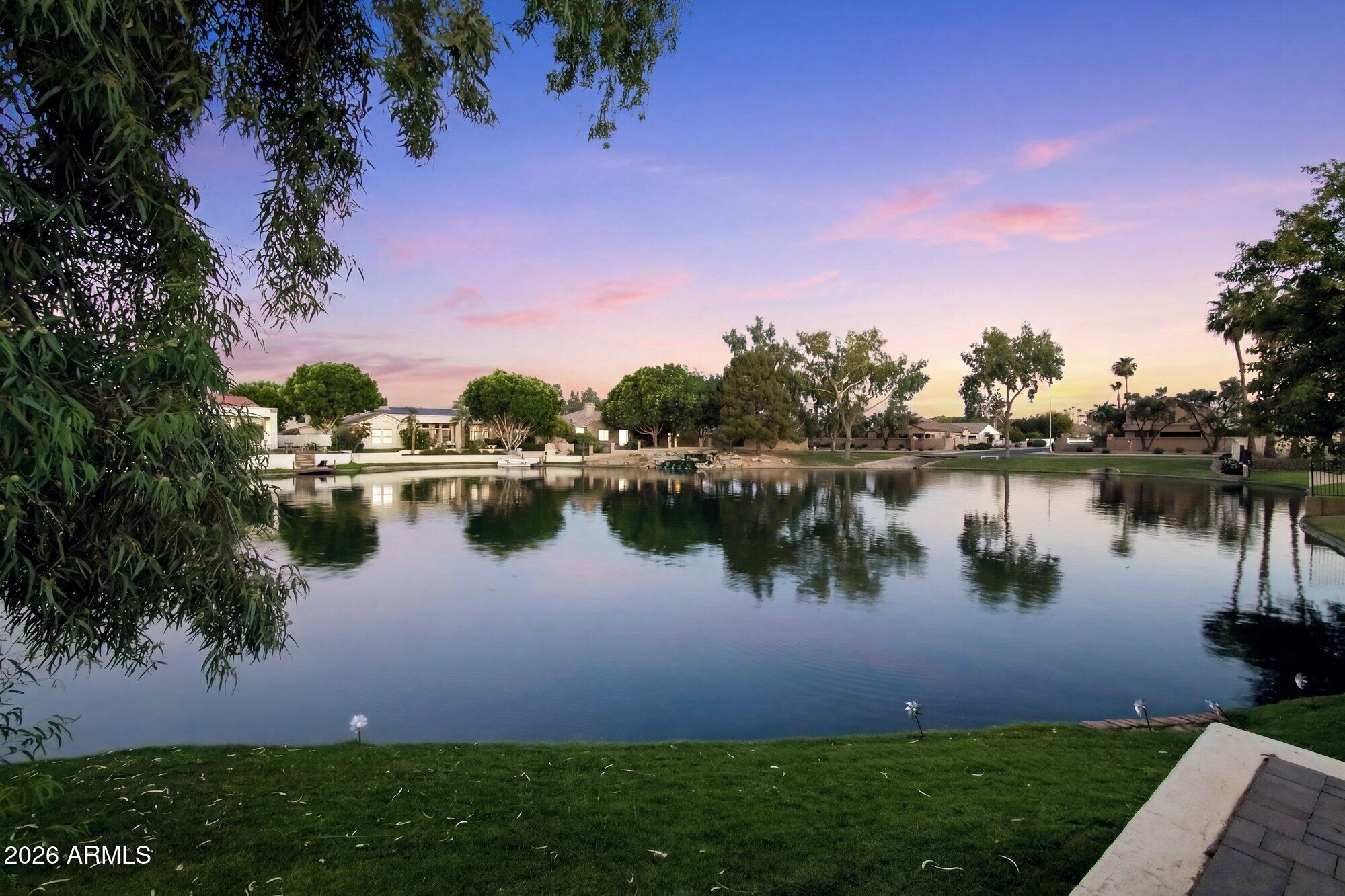 3821 S HAWTHORN Drive, Chandler, AZ 85248
