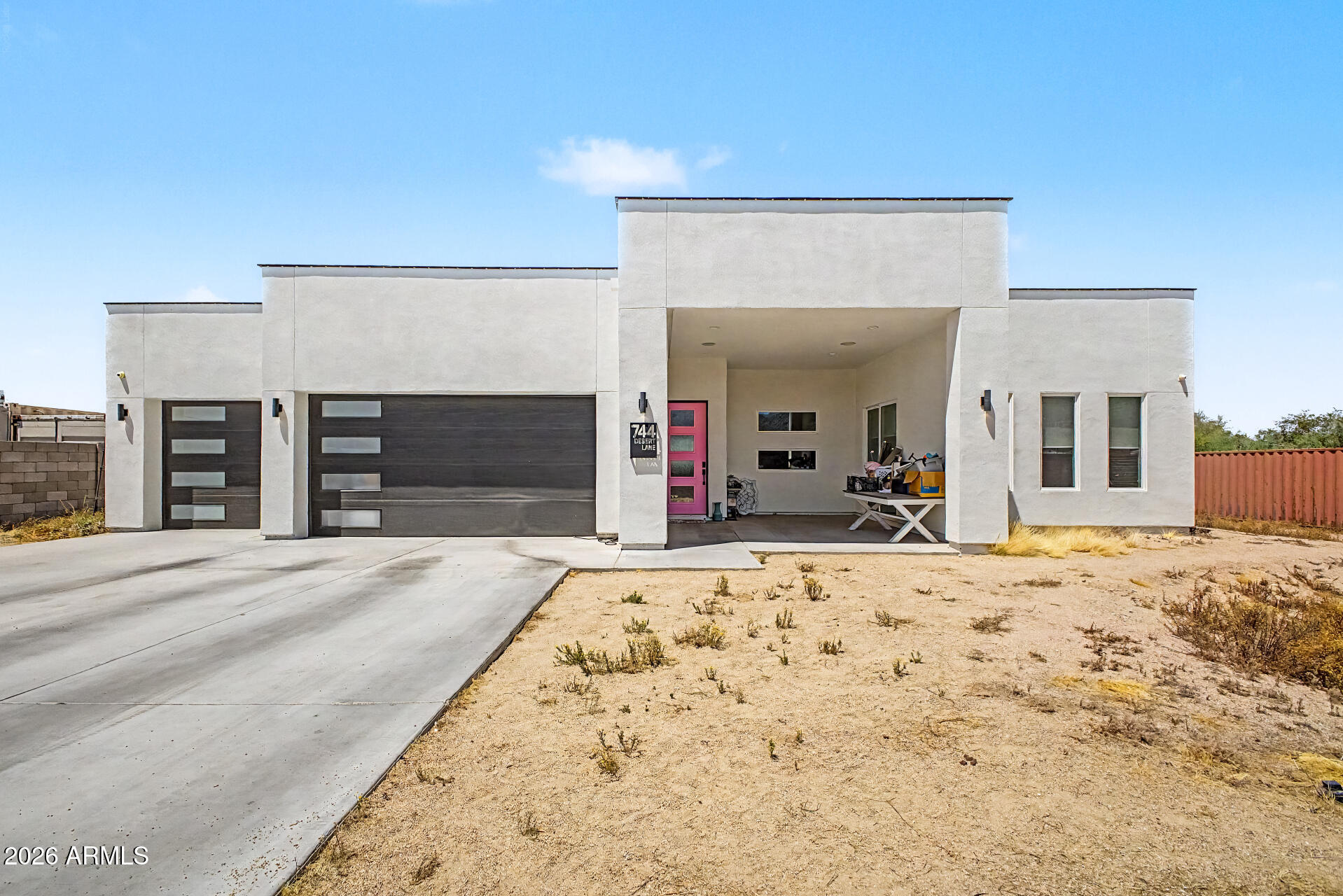 744 E DESERT Lane, Phoenix, AZ 85042