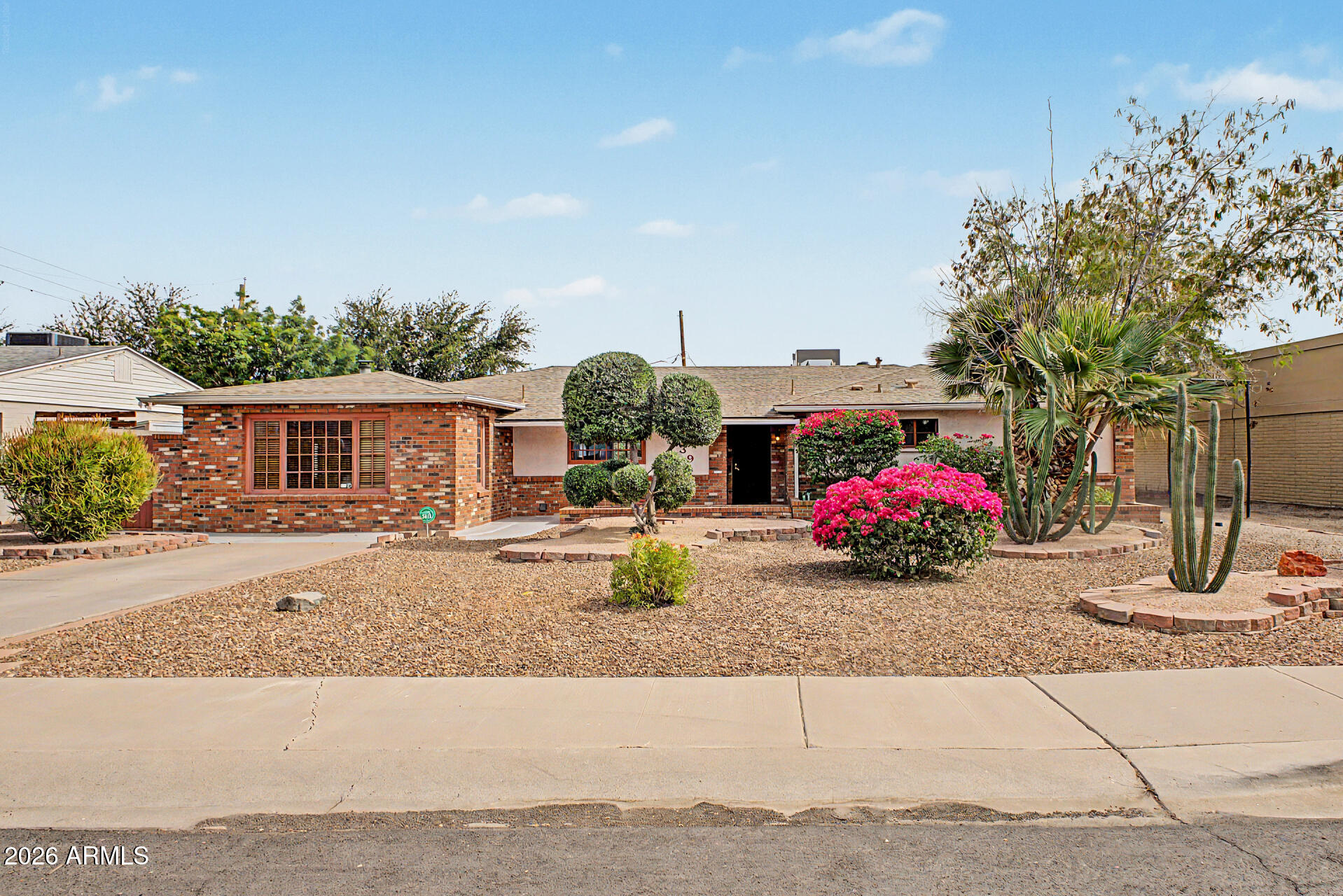 1739 E LUKE Avenue, Phoenix, AZ 85016
