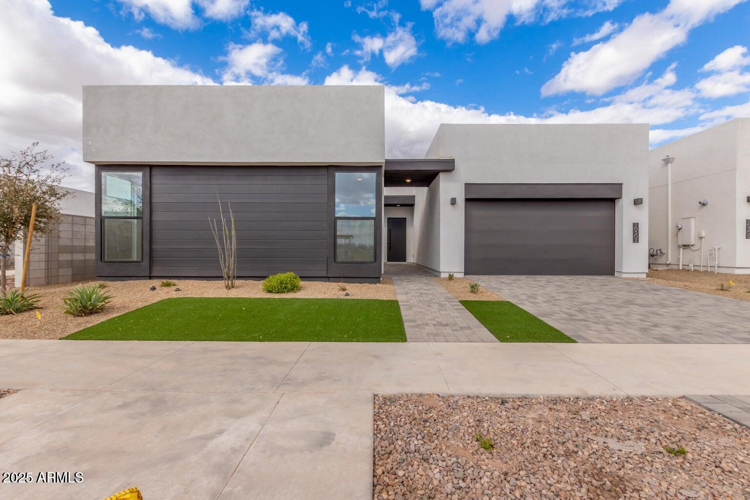 10302 E UTAH Avenue, Mesa, AZ 85212