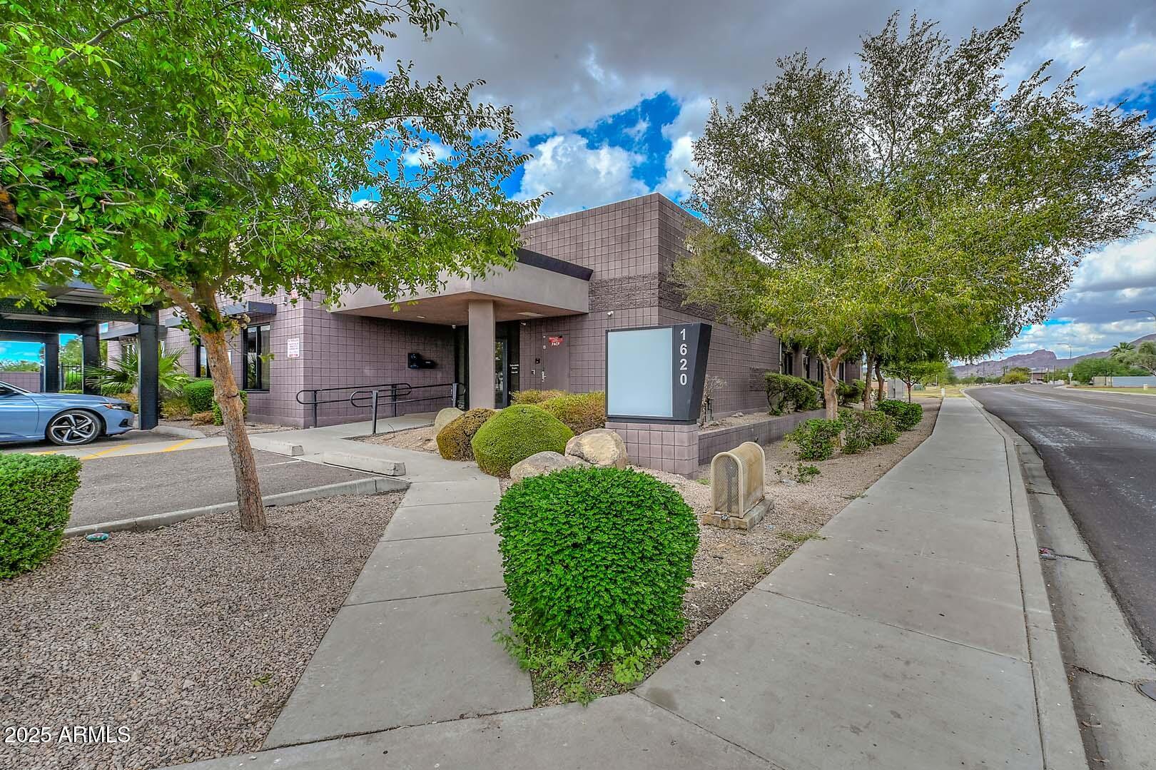 1620 N 48TH Street, Phoenix, AZ 85008