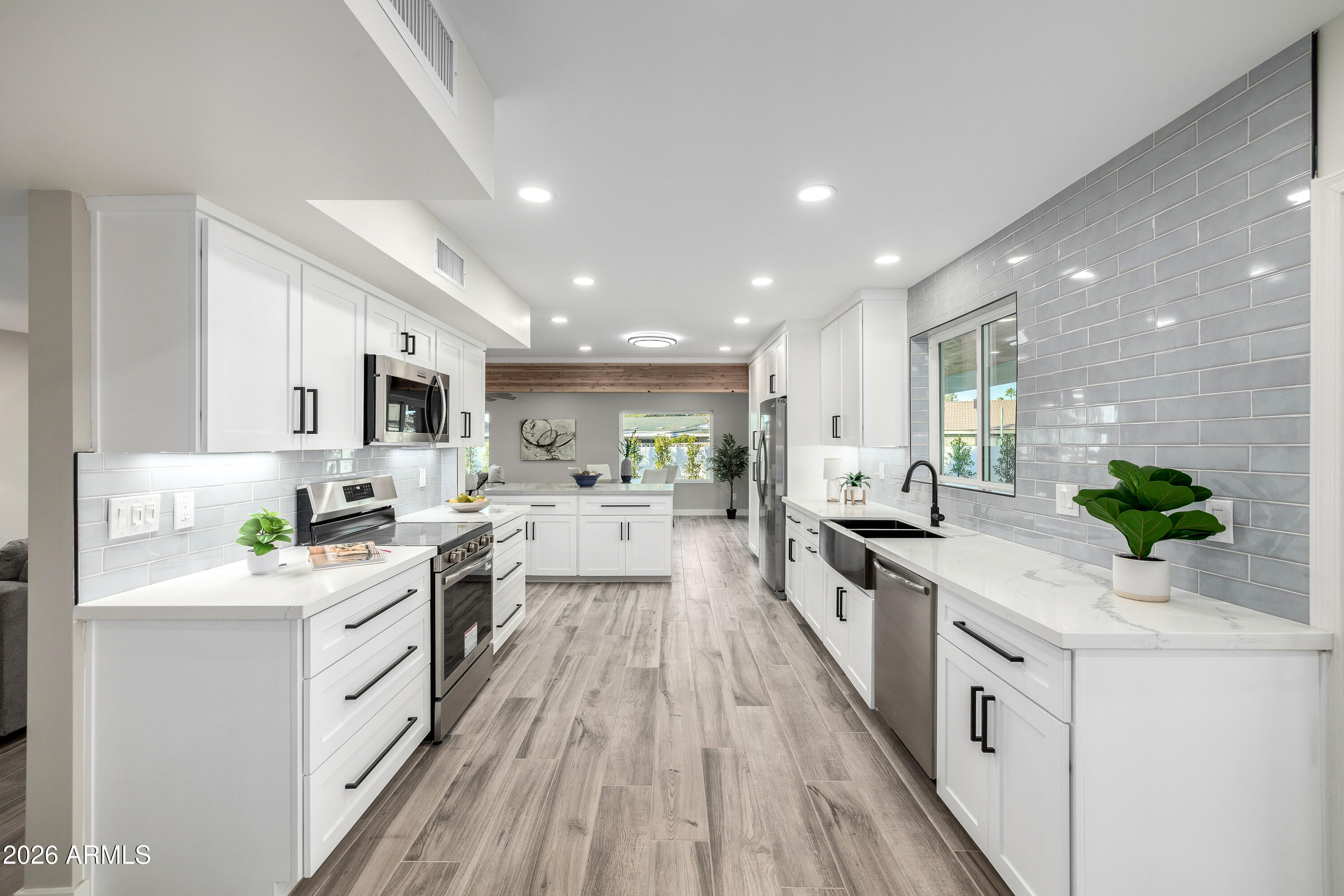 6 E PIPING ROCK Road, Phoenix, AZ 85022