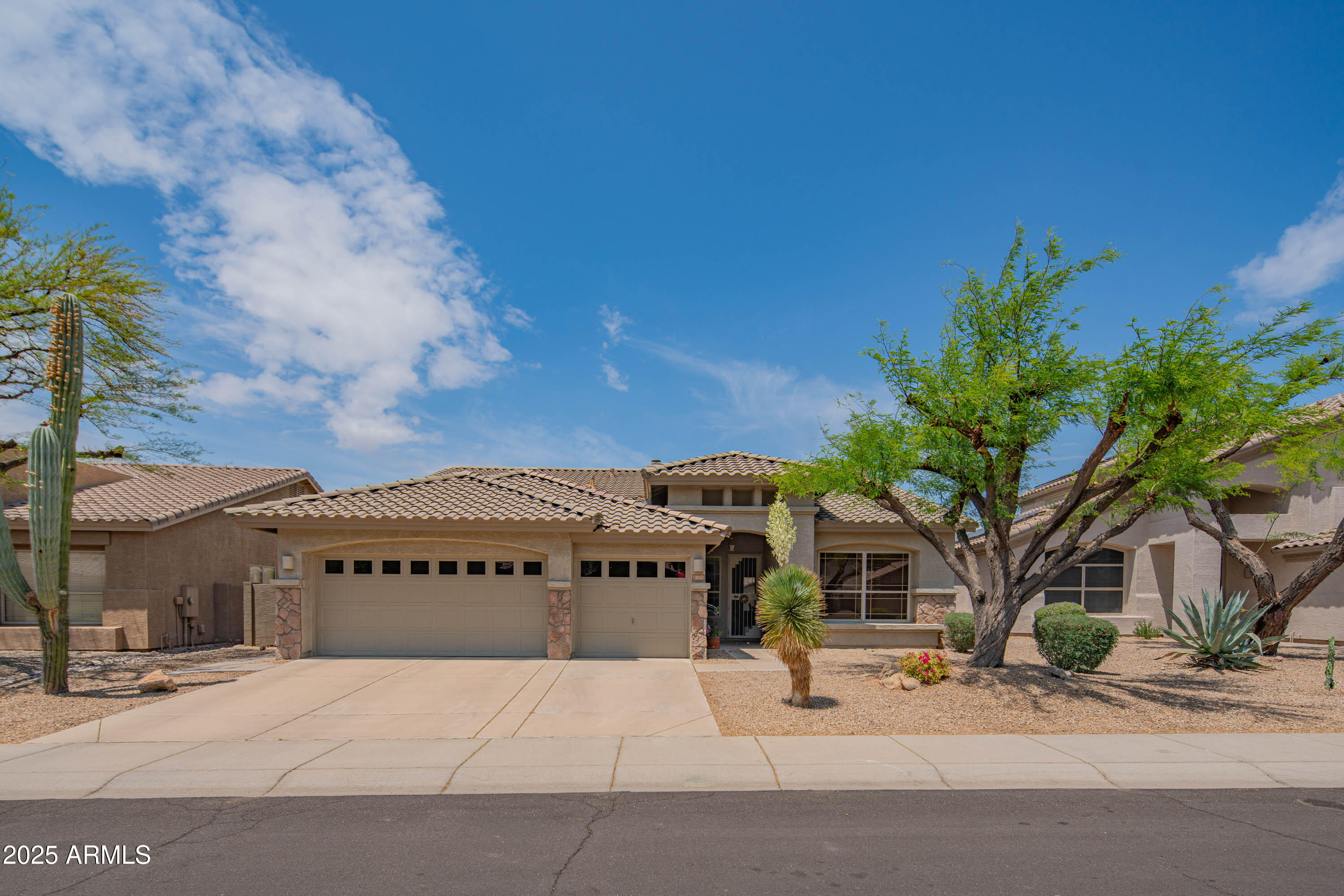 4374 E LARIAT Lane, Phoenix, AZ 85050
