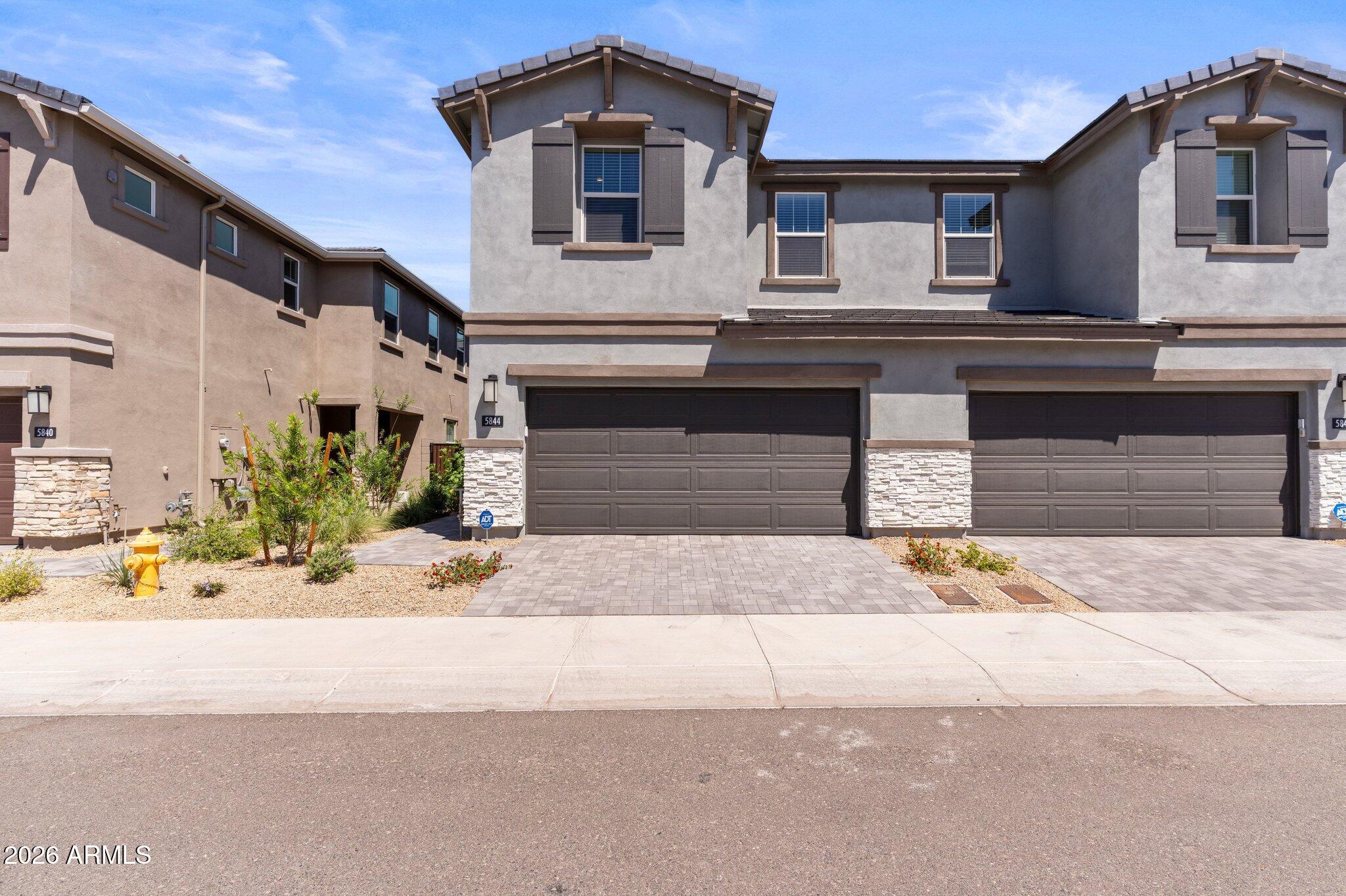 5844 E COVEY Lane, Phoenix, AZ 85054