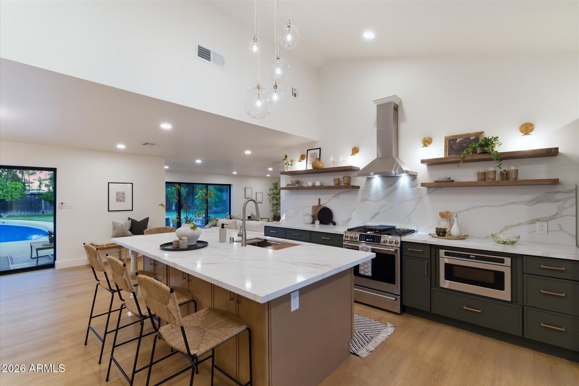 325 W LOMA Lane, Phoenix, AZ 85021