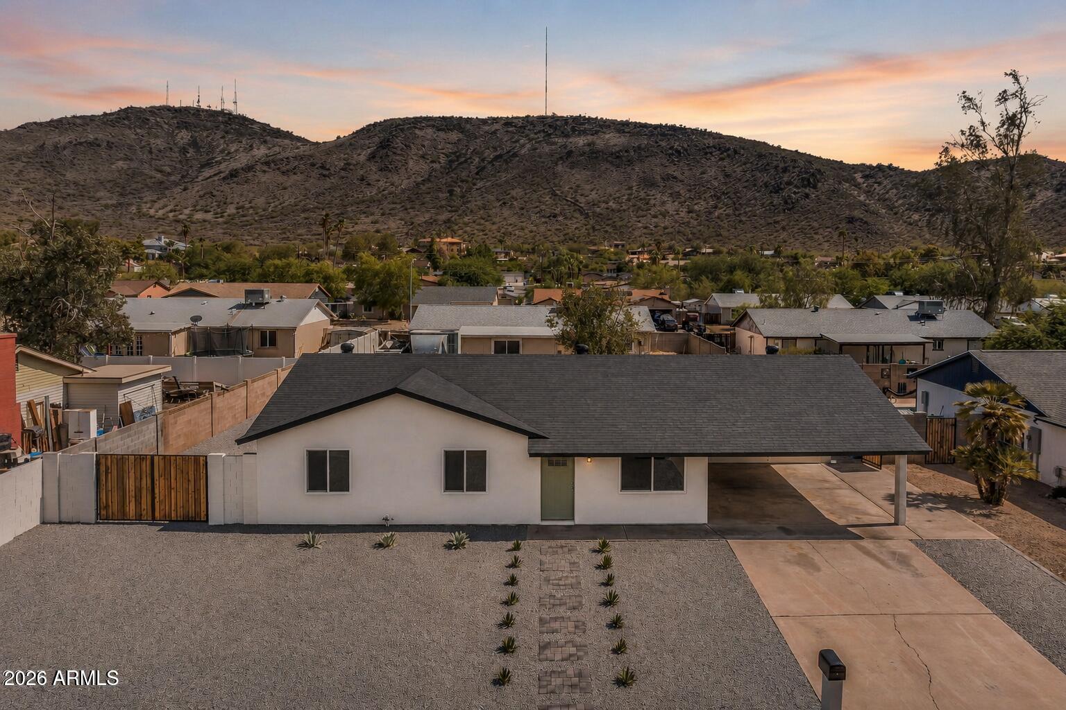 1523 W SURREY Avenue, Phoenix, AZ 85029