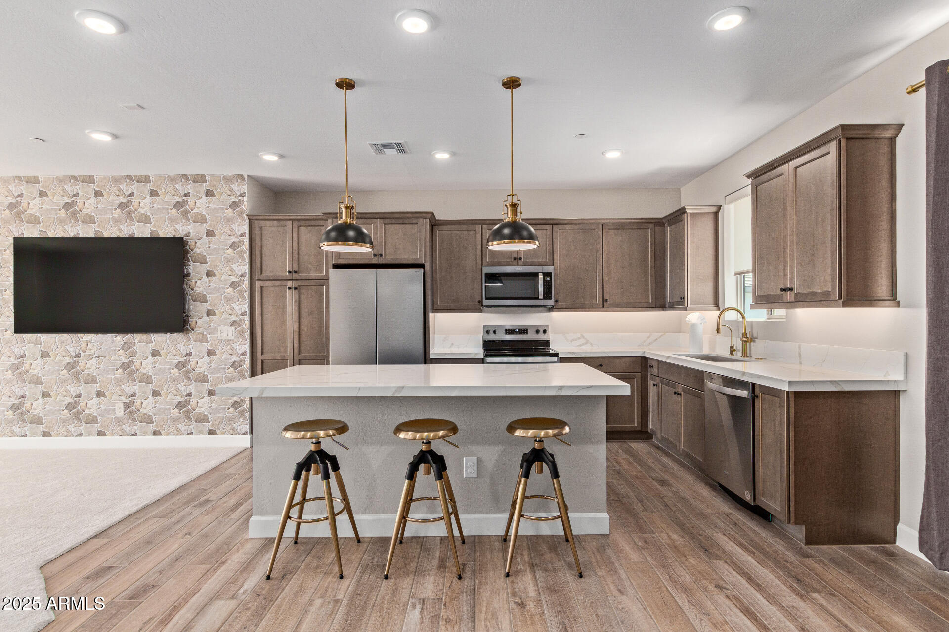 2121 W SONORAN DESERT Drive W 107, Phoenix, AZ 85085
