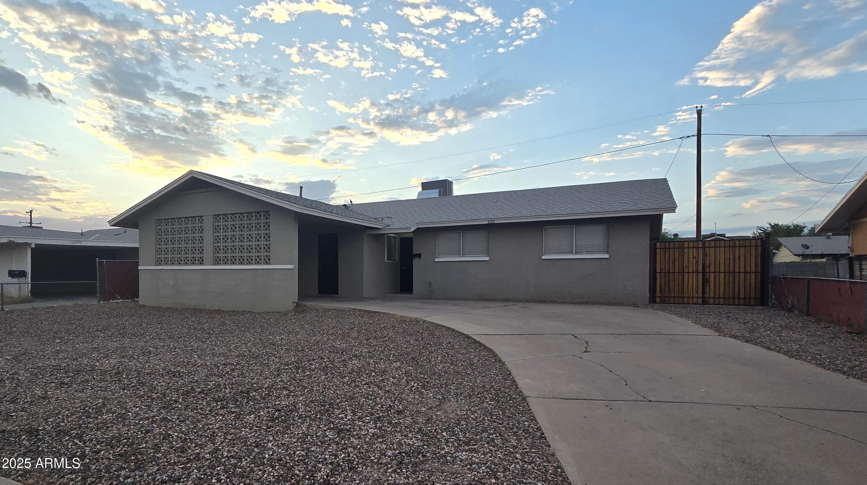 2211 W PECAN Road, Phoenix, AZ 85041