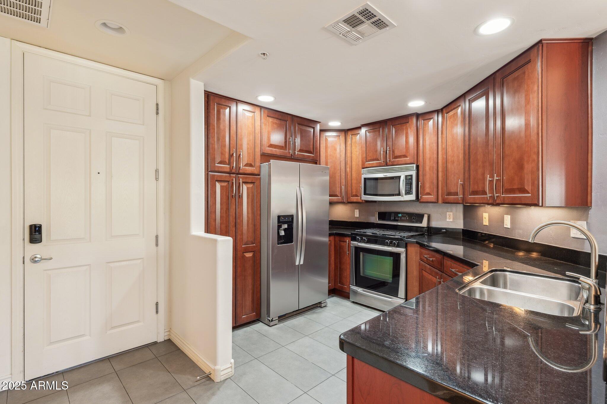 5350 E DEER VALLEY Drive 2408, Phoenix, AZ 85054